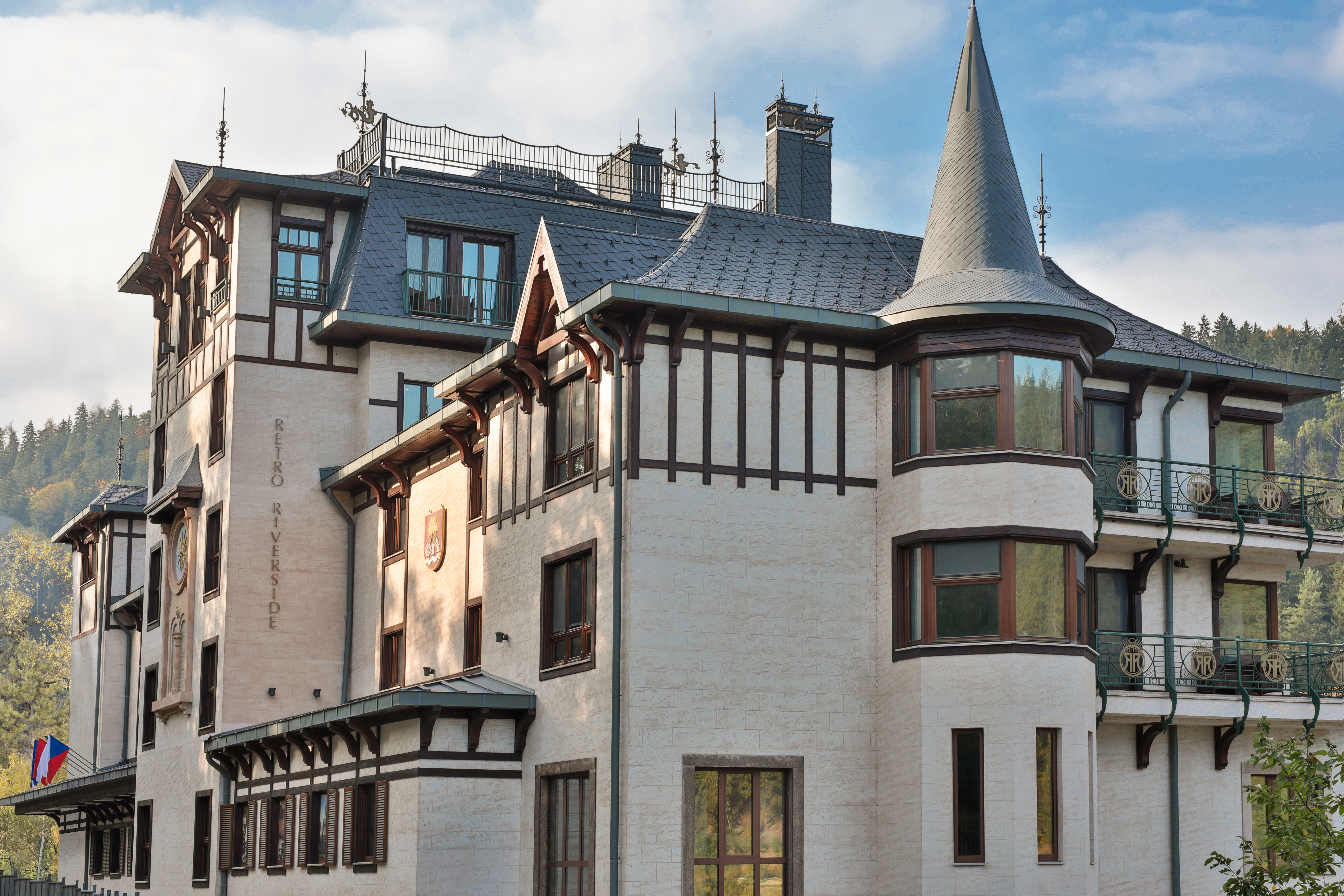 Retro Riverside Wellness Resort - photo