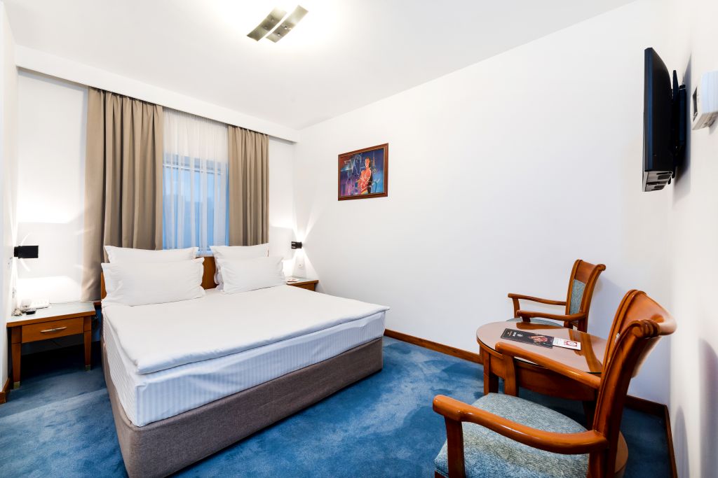 Duke Hotel by null