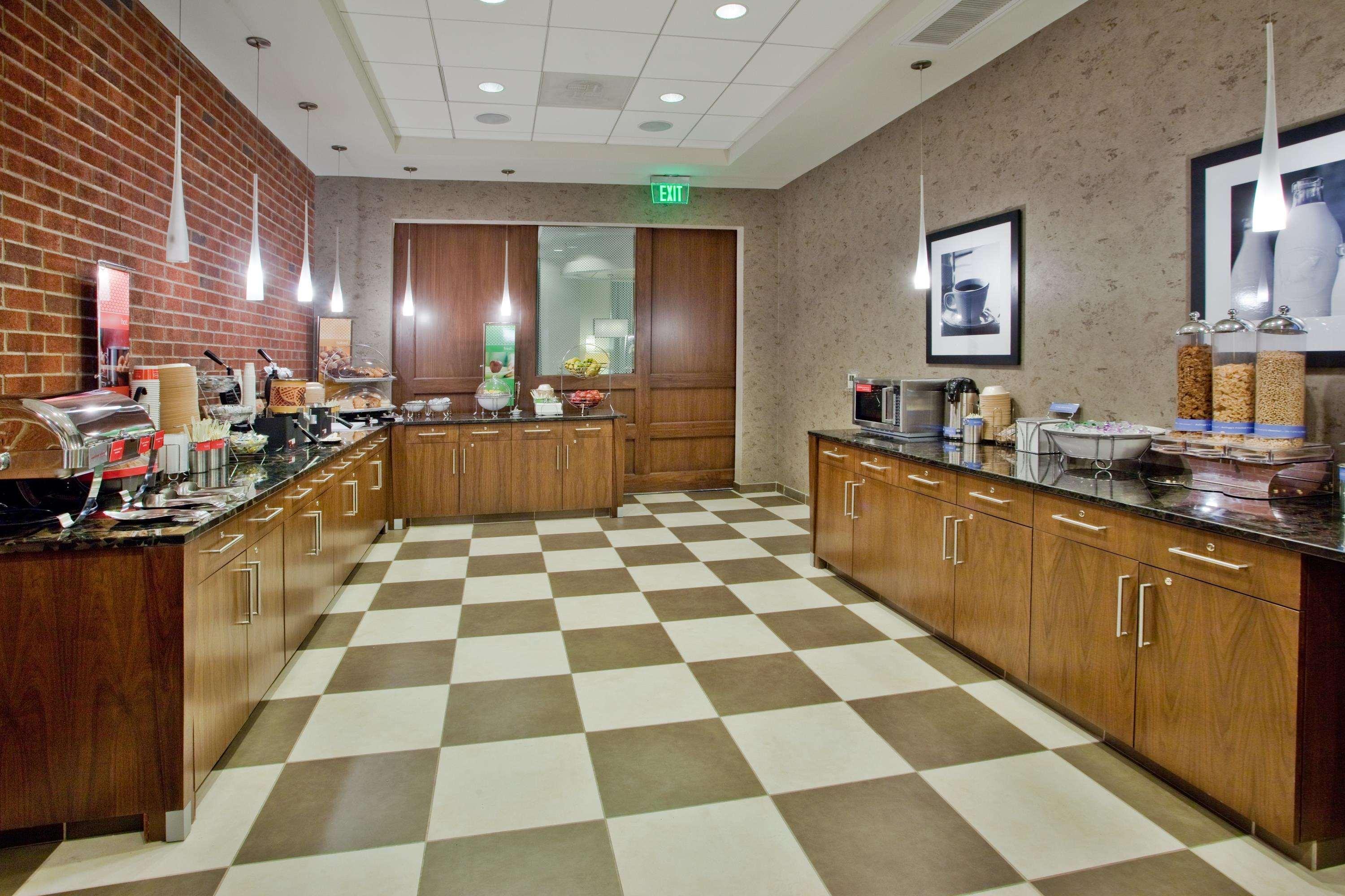 Hampton Inn & Suites Chapel Hill-Carrboro/Downtown