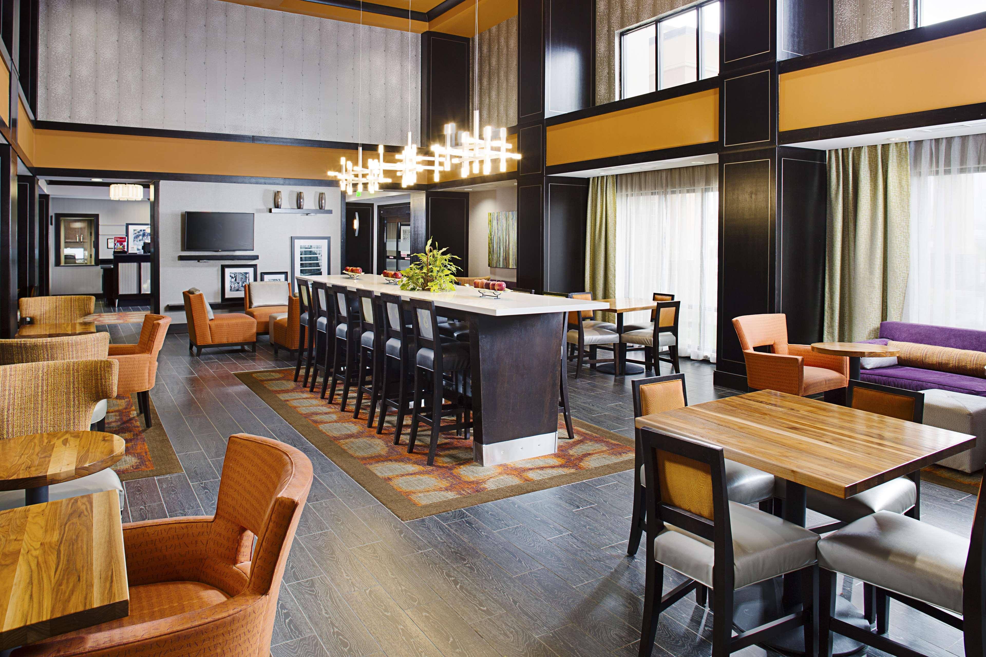 Hampton Inn & Suites Lansing West