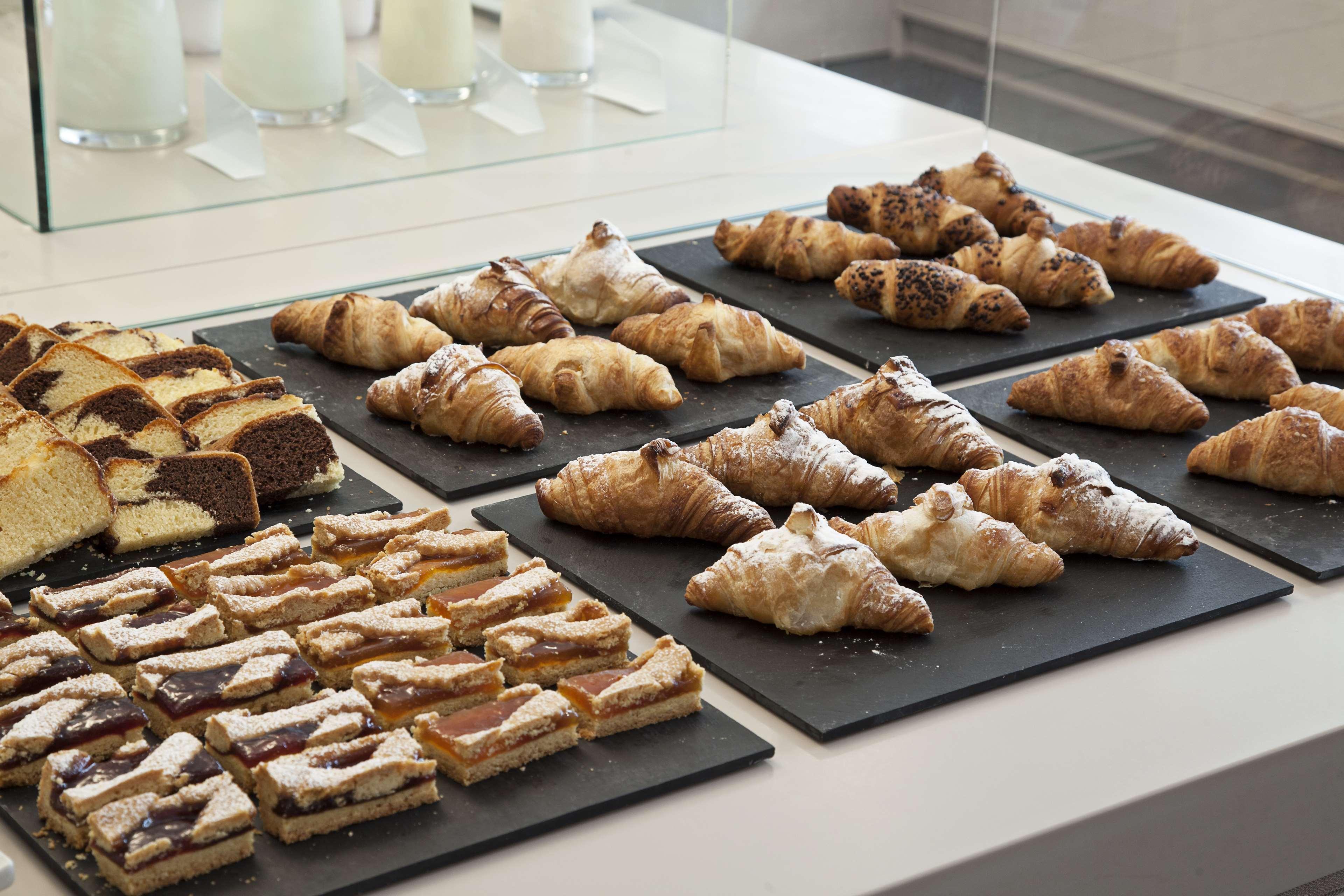 Hotel NH Parma by null