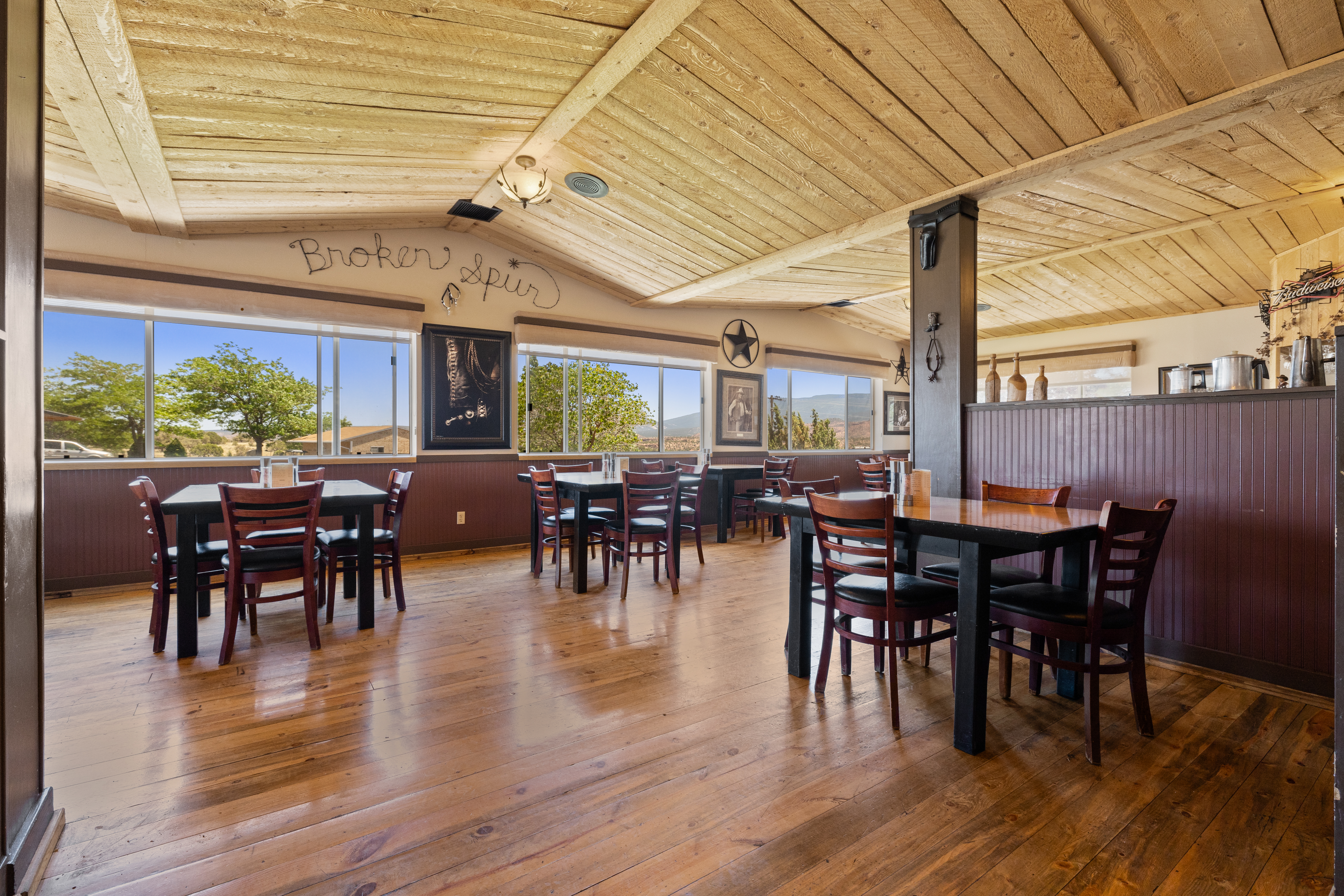 Broken Spur Inn & Steakhouse