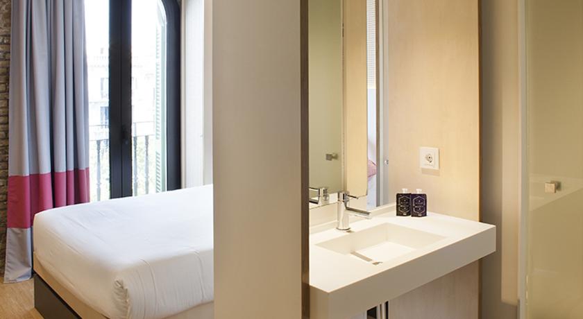 TOC Hostel Barcelona by null