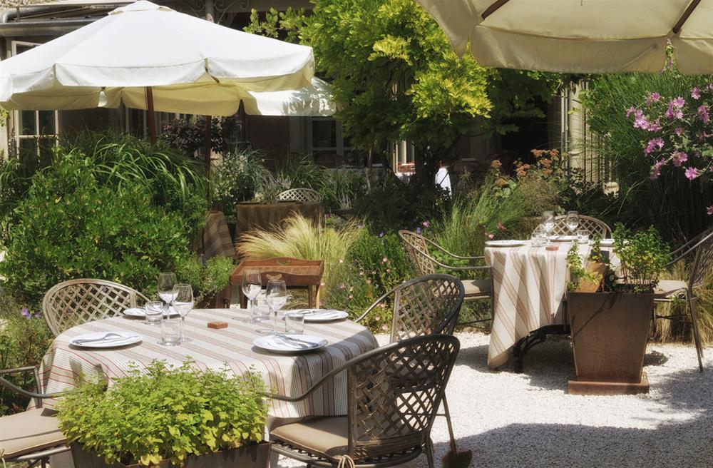 Le Clair De Plume by null