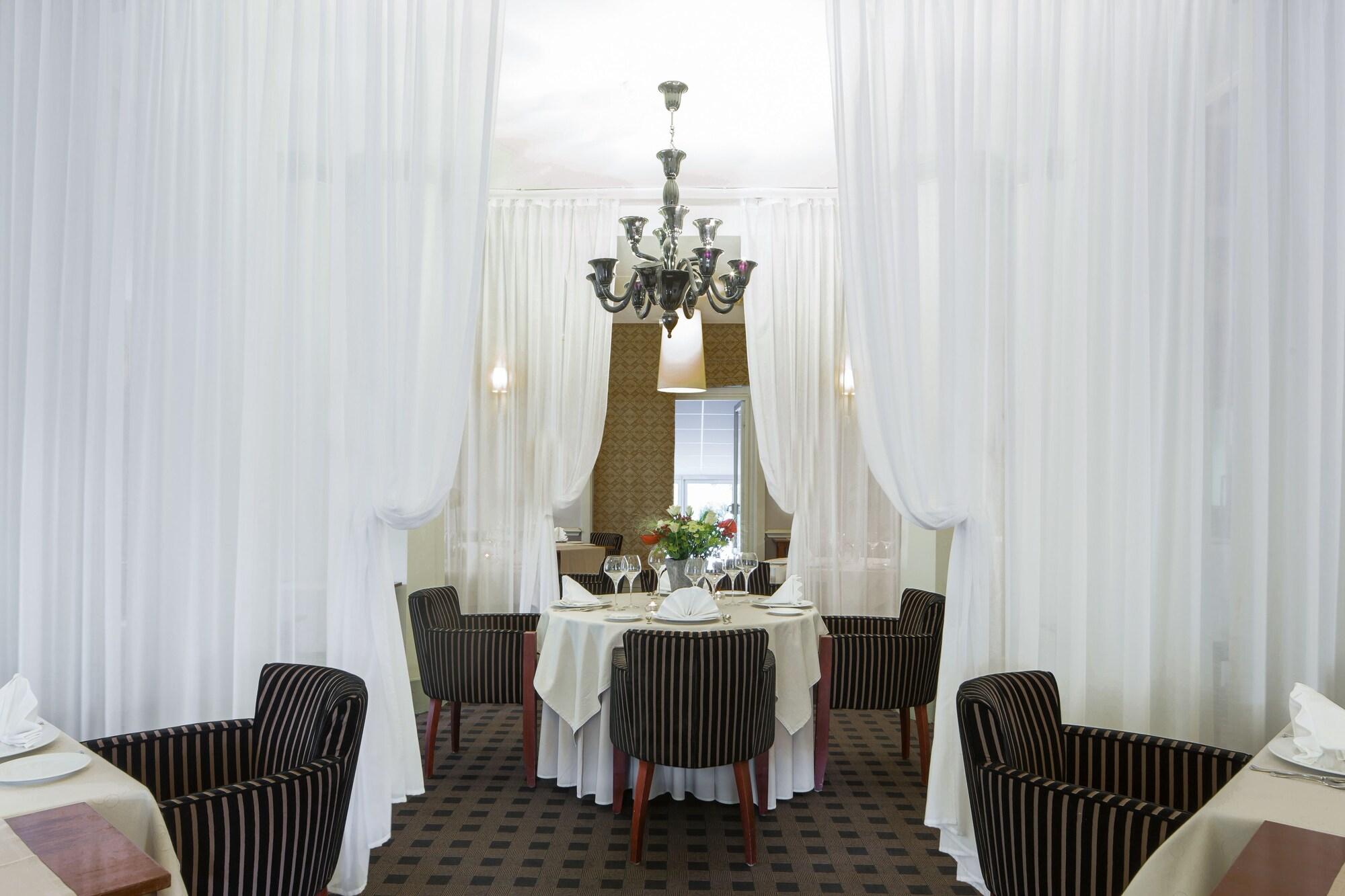 Hôtel Helvie by null