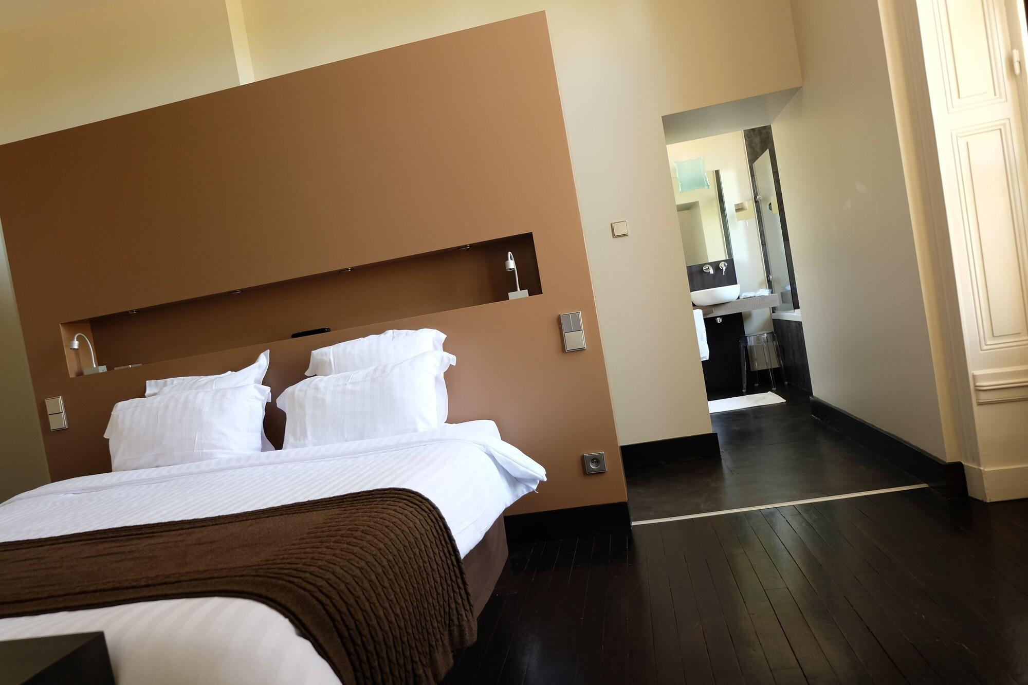 Château de Champlong by null