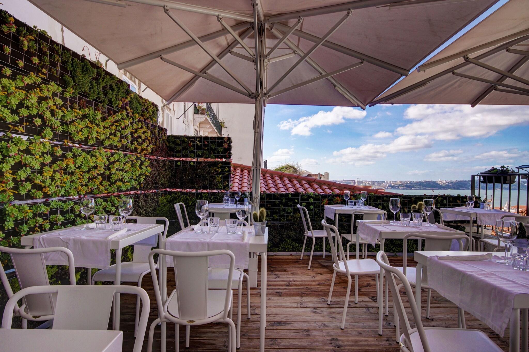 Solar dos Mouros Lisboa by null