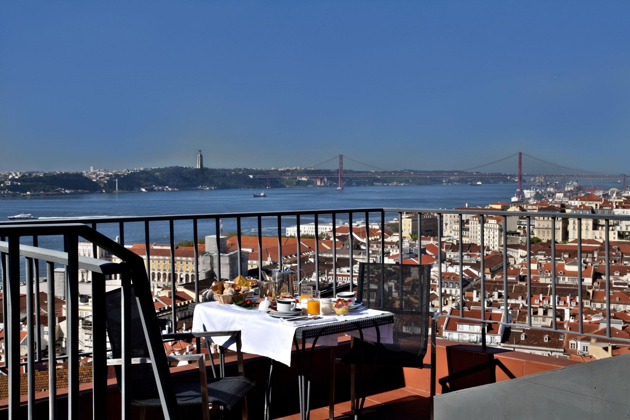 Solar dos Mouros Lisboa by null
