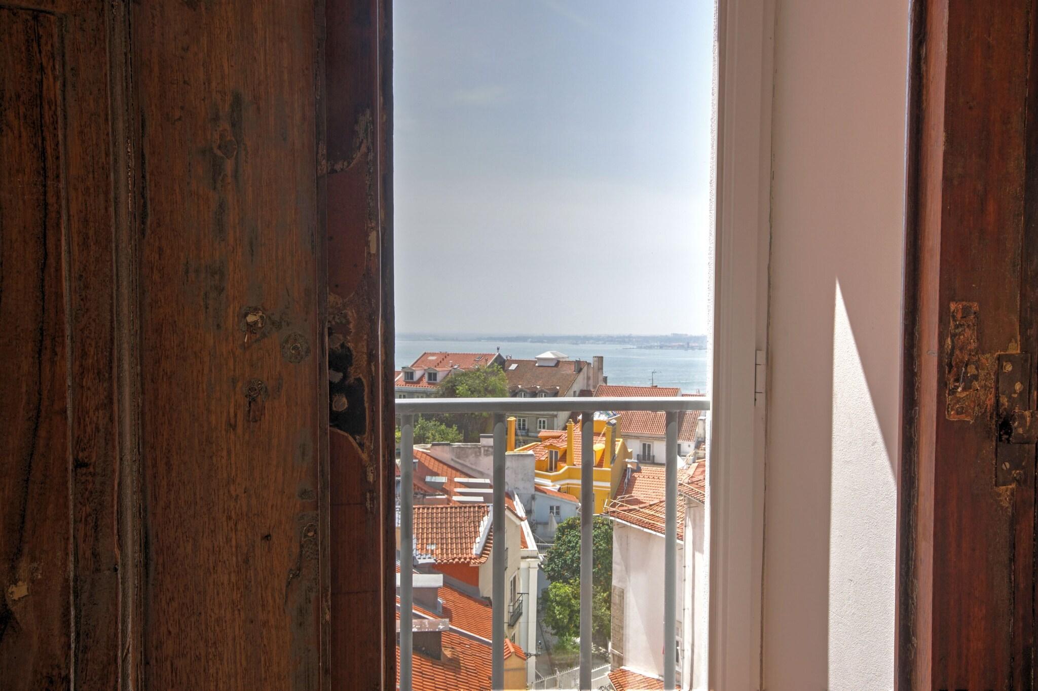 Solar dos Mouros Lisboa by null