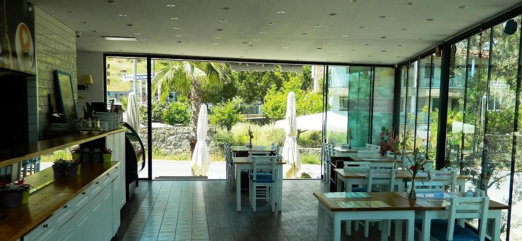 Liona Hotel