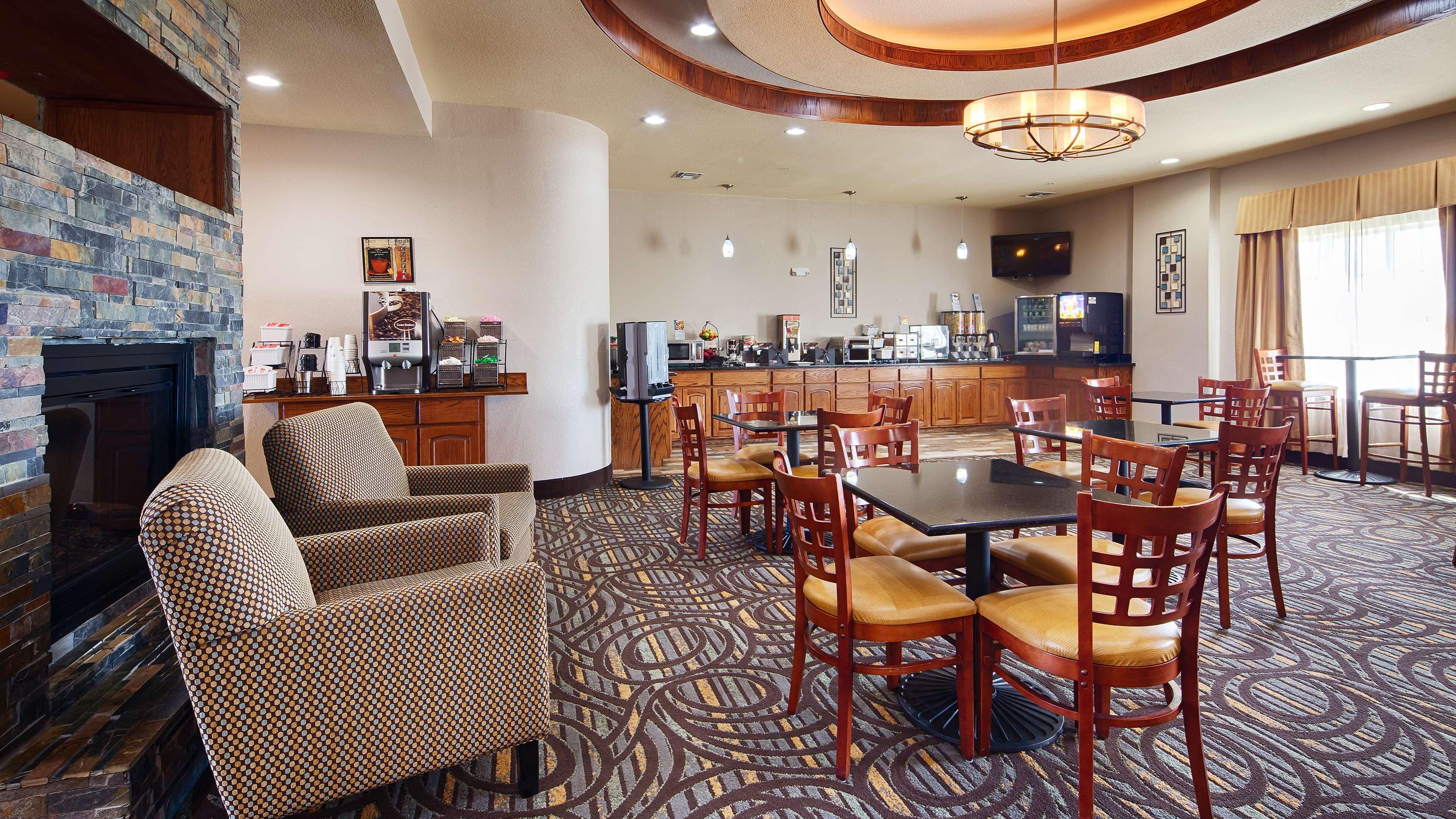 Best Western Plus Fort Worth Forest Hill Inn & Sui