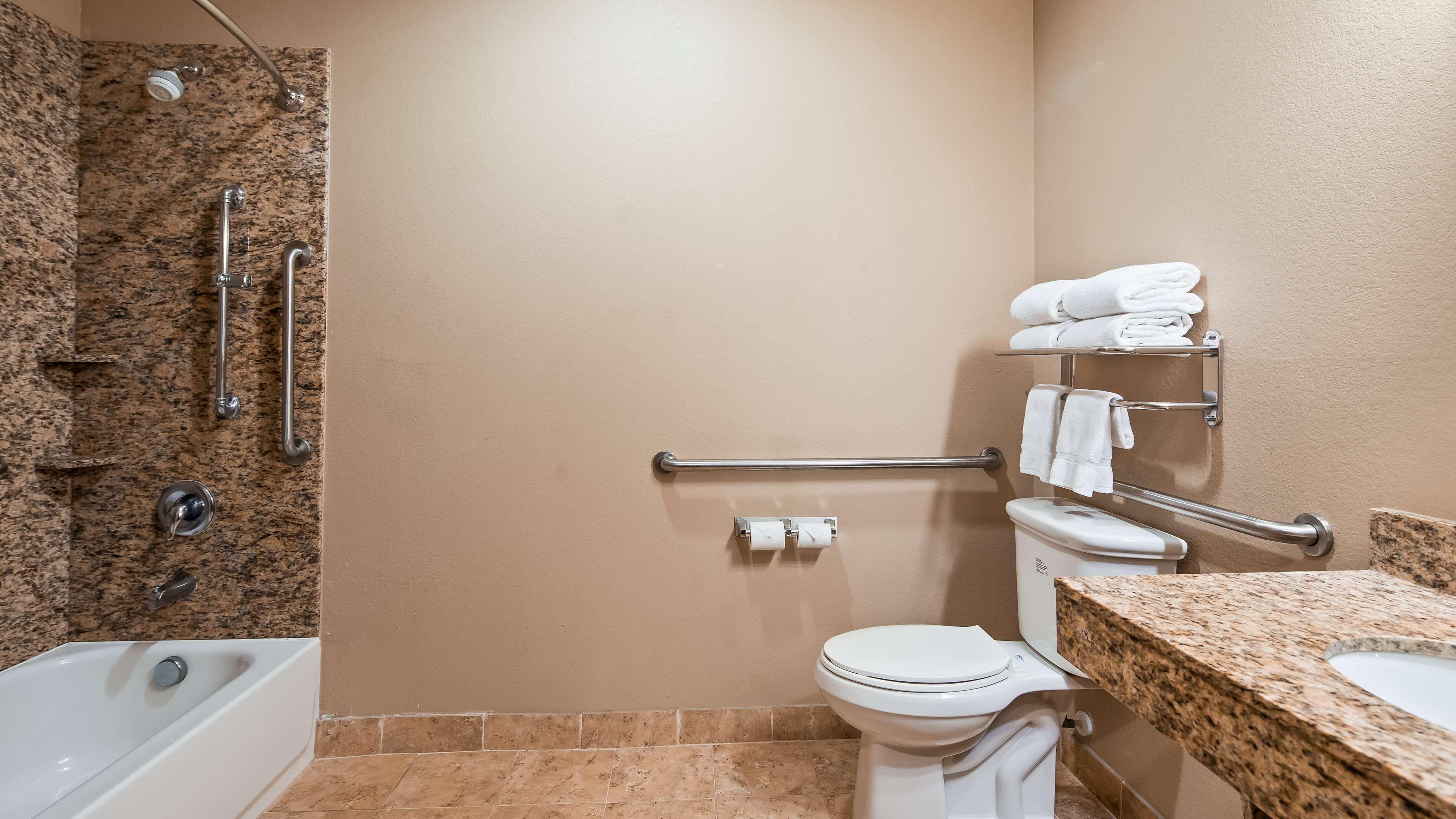 Best Western Plus Kenedy Inn