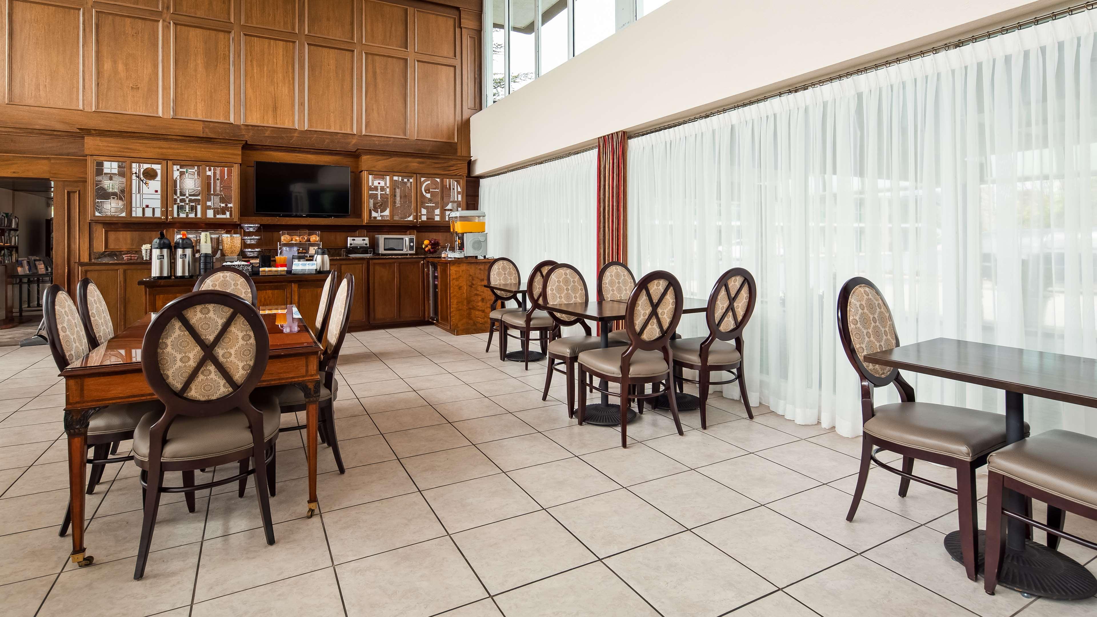 Best Western Plus Ottawa Kanata Hotel & Conference