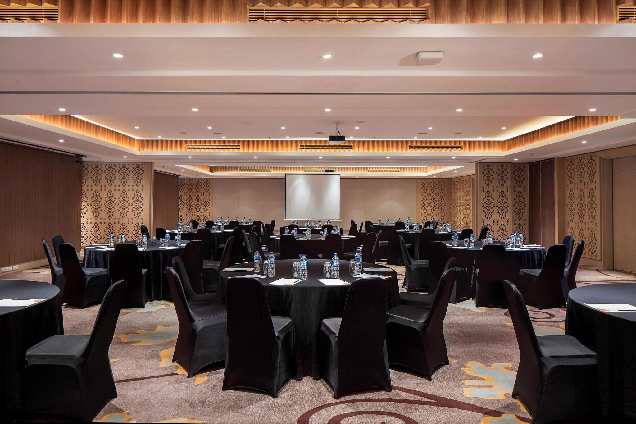 Courtyard Bali Seminyak Resort - photo