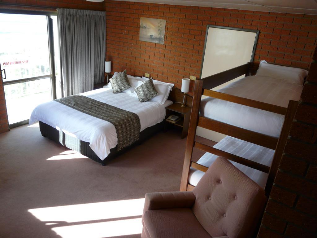 The Waterloo Hotel by null