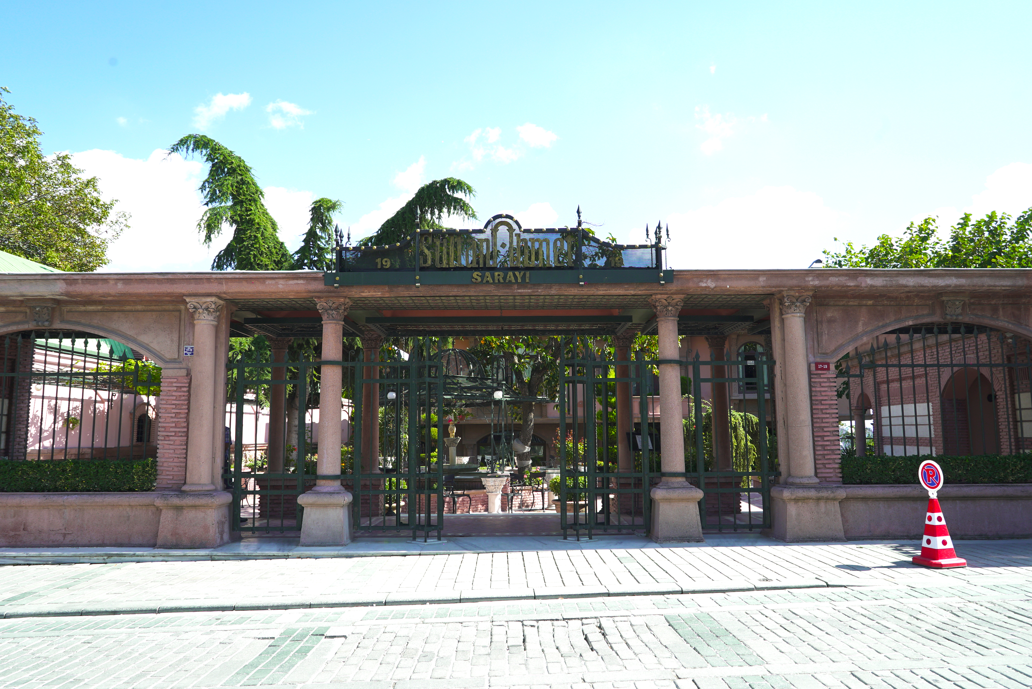 Sultanahmet Palace ( Sultanahmet Sarayi ) - фото