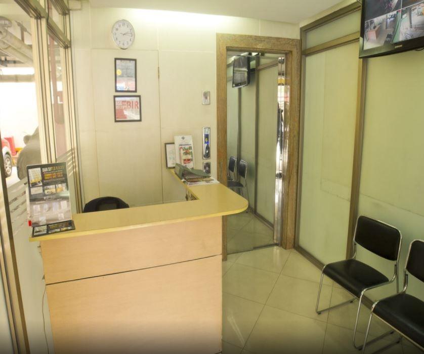 OYO 893 Dian Place Suites