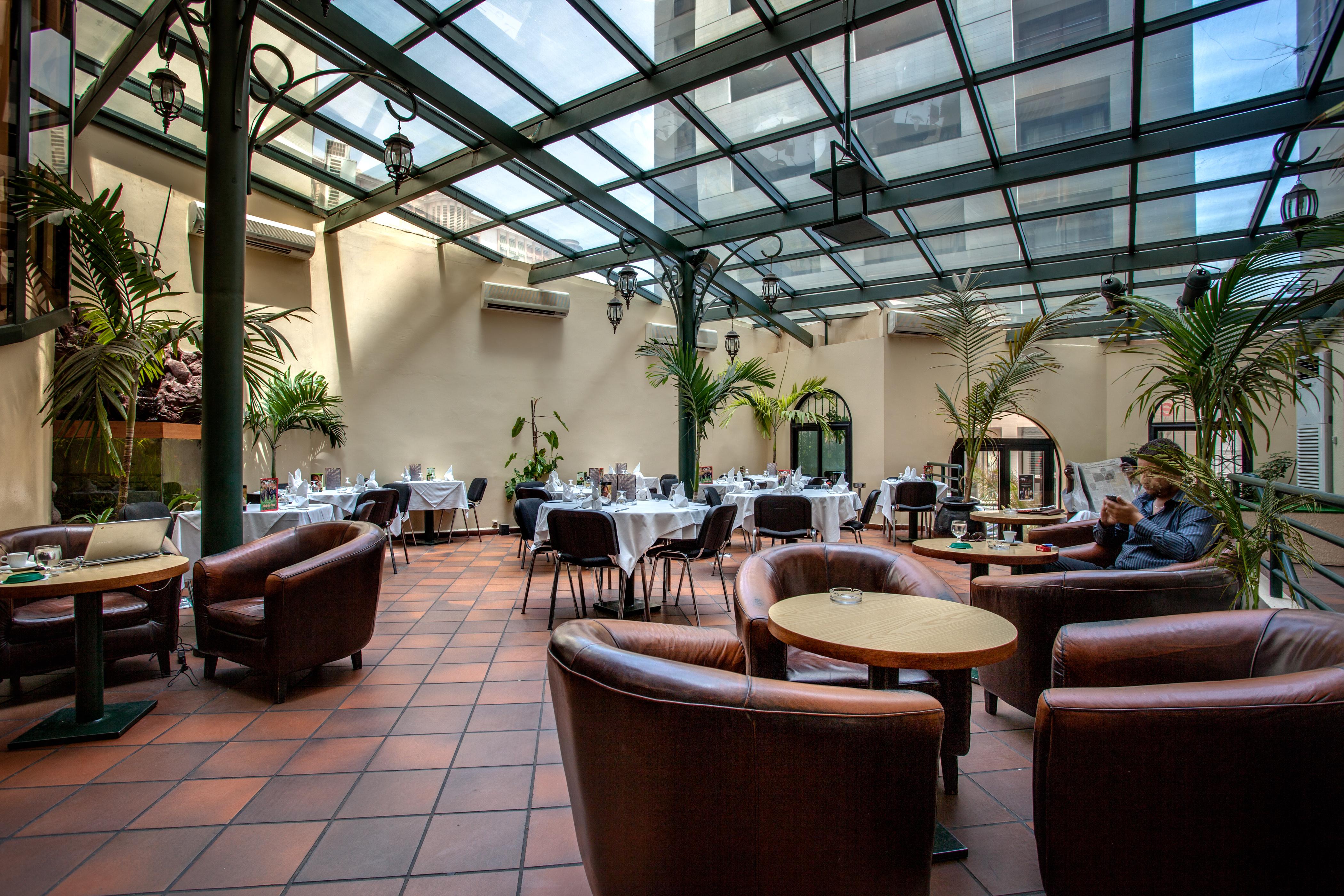 Café de Rome Business Hotel