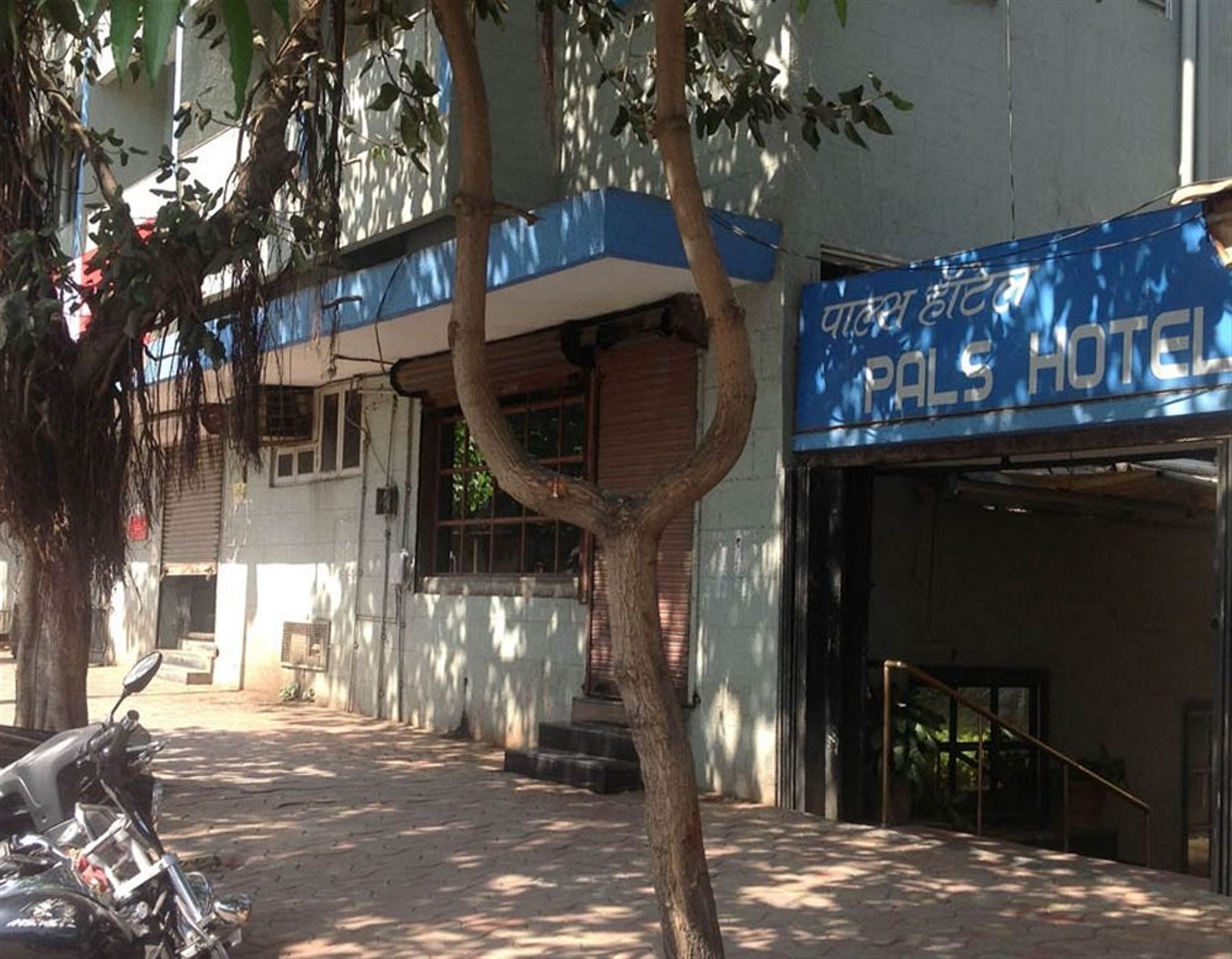 Pals Hotel Parel by null
