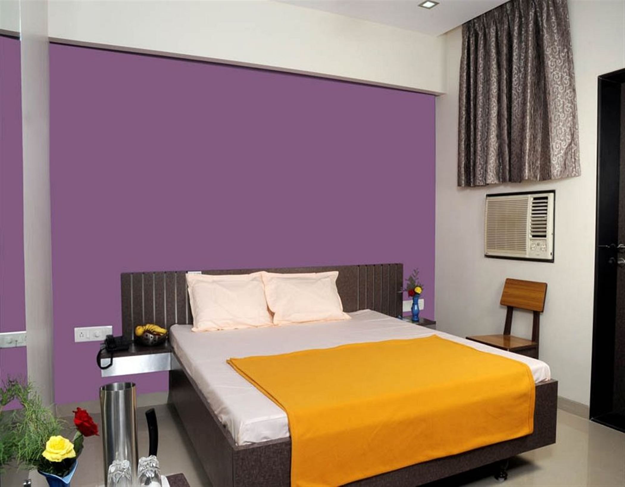 Pals Hotel Parel by null