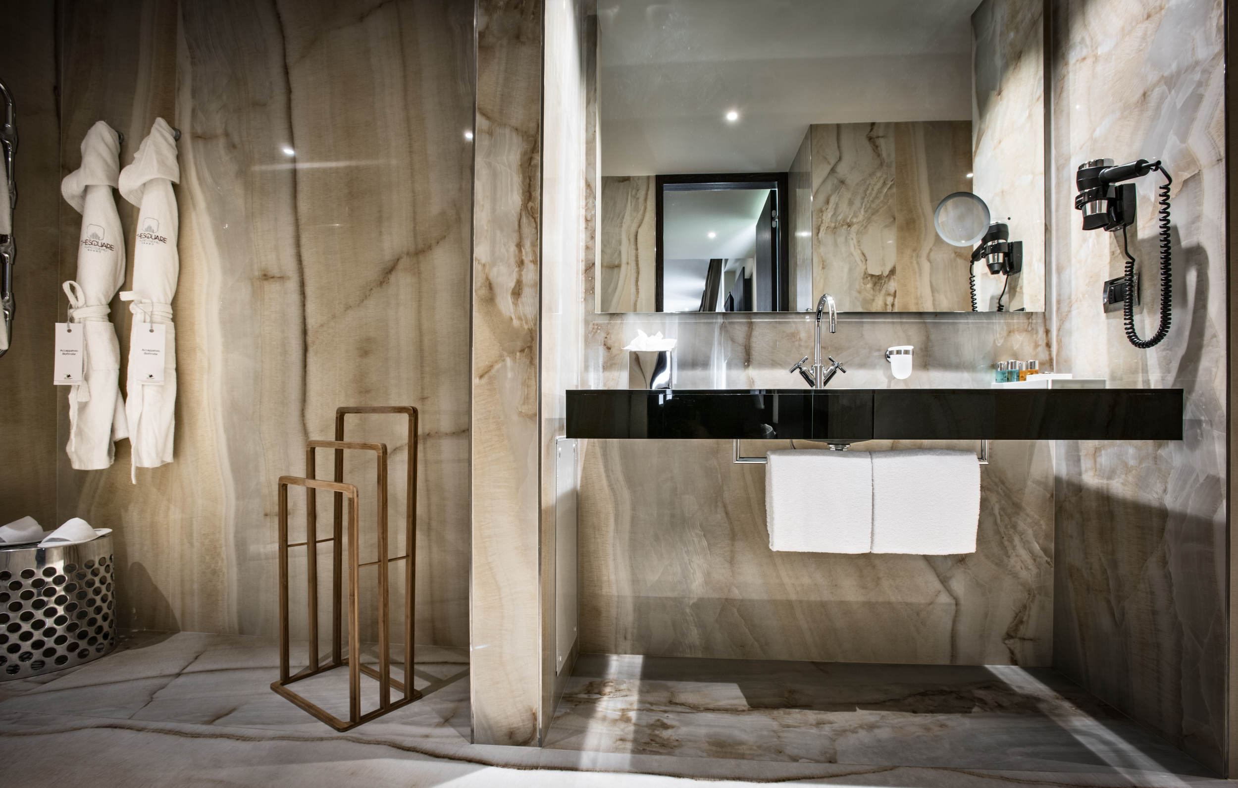 The Square Milano Duomo by null