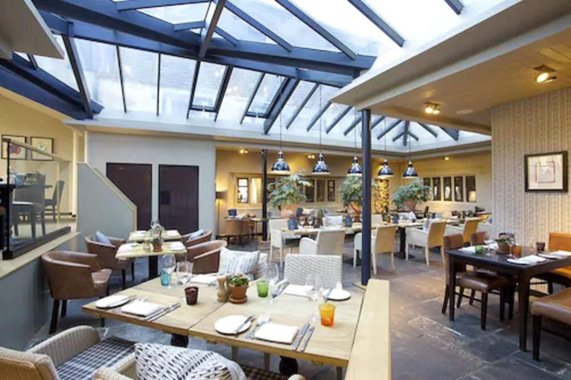 Broadway Hotel