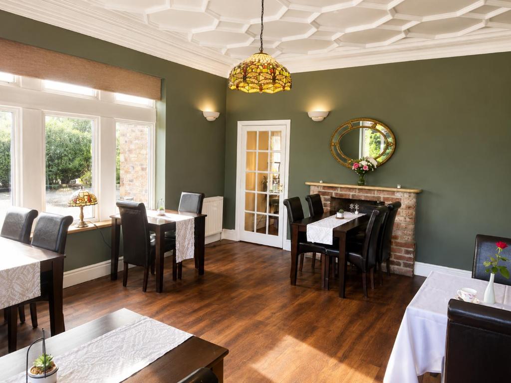 Heath Cottage Hotel