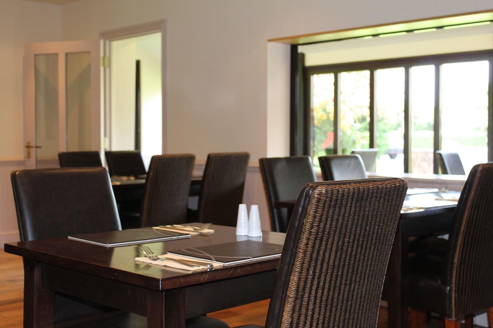 Oak Farm Hotel (M6 J12)