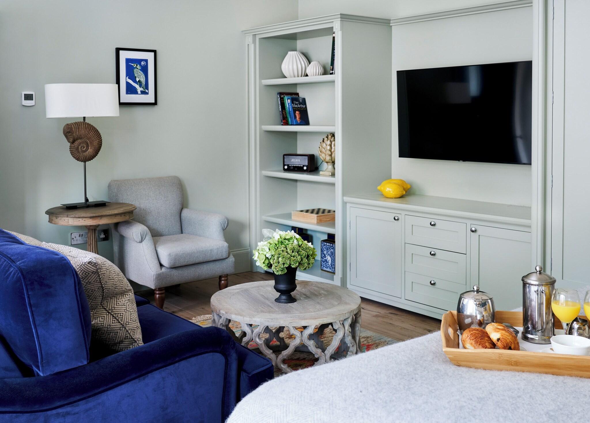 The Montagu Arms Hotel by null