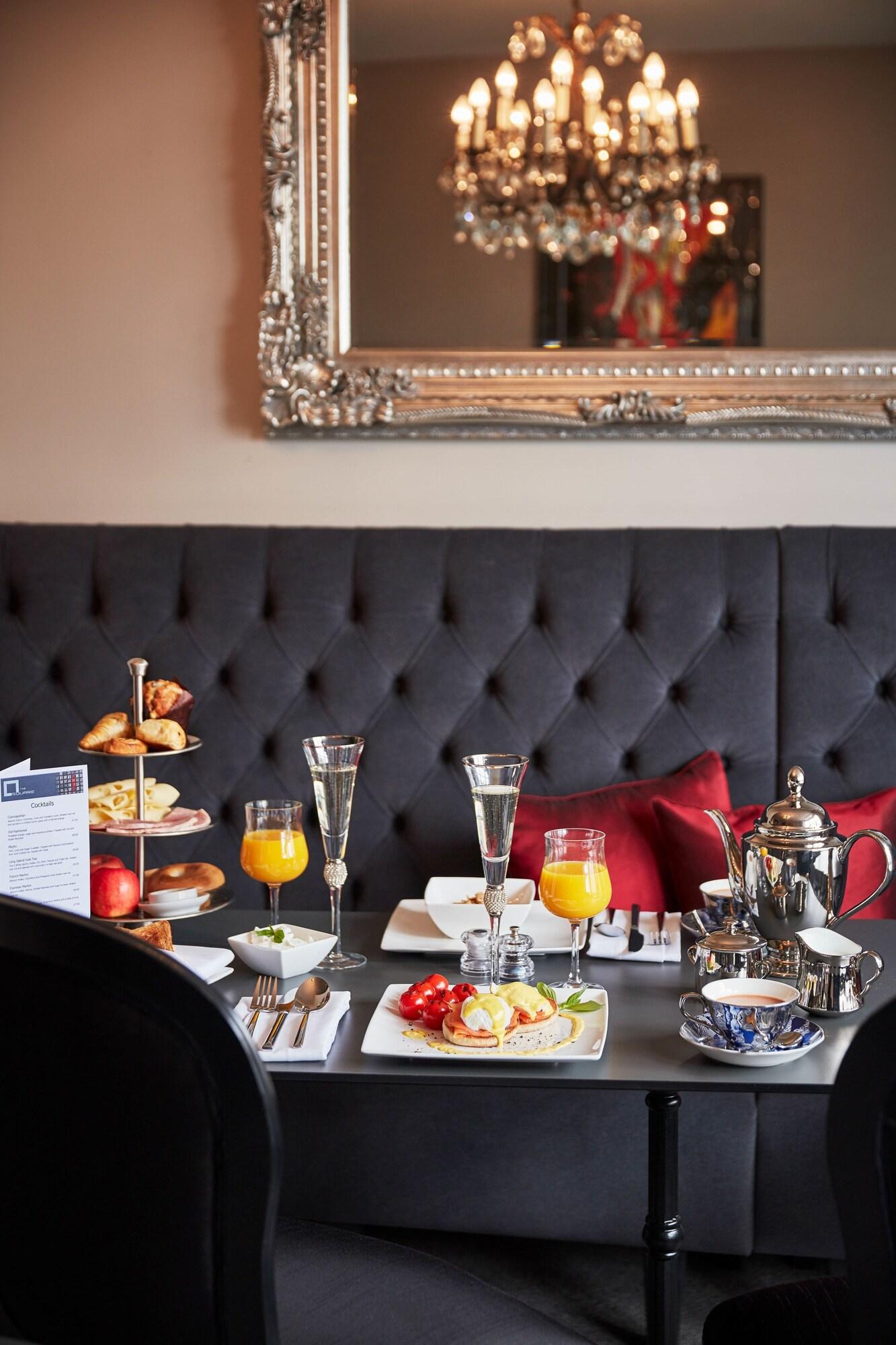 Square Townhouse by null