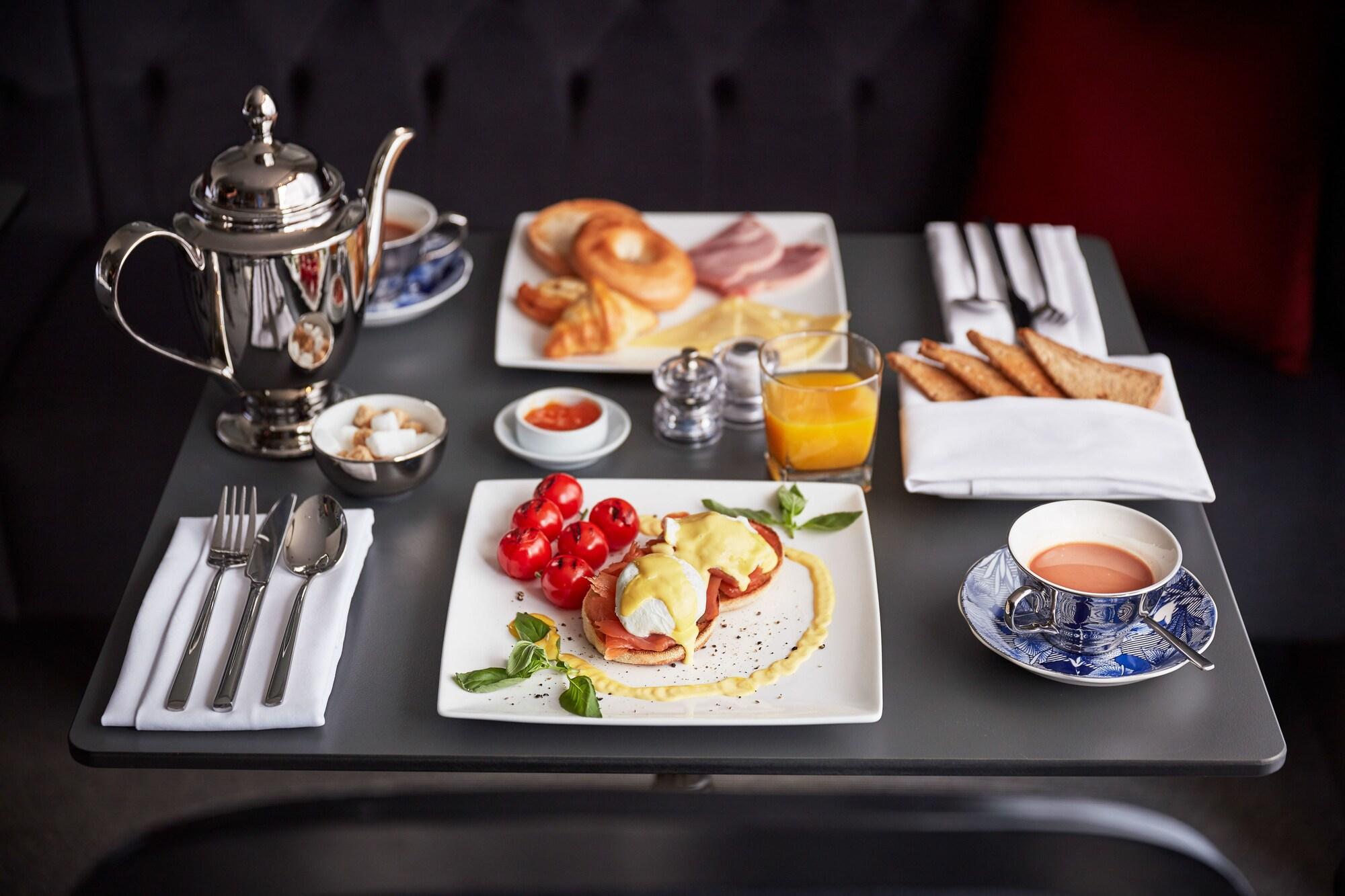 Square Townhouse by null