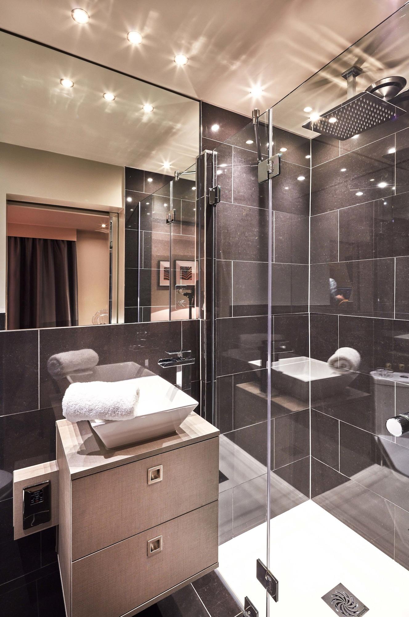 Square Townhouse by null