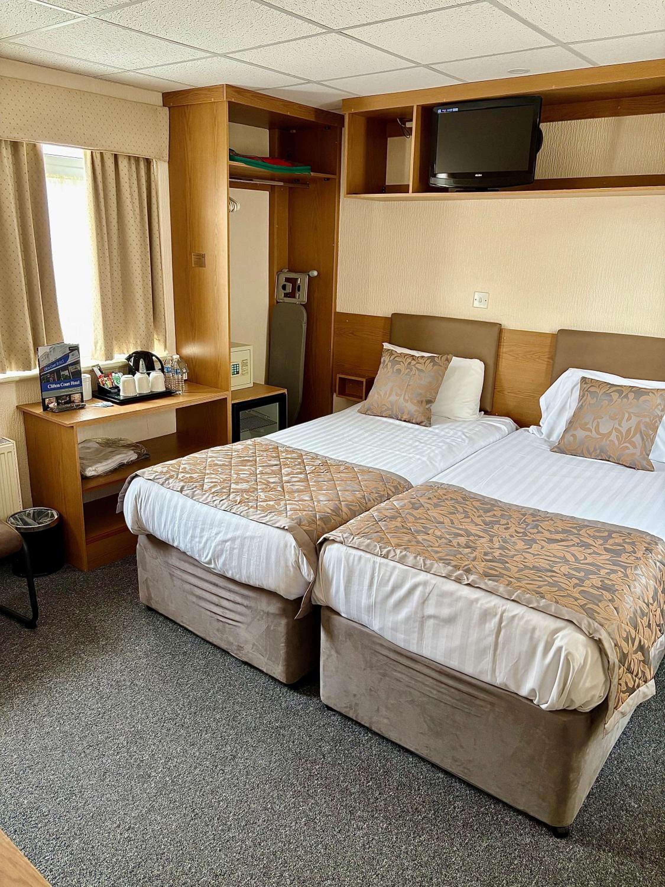 Clifton Court Hotel 