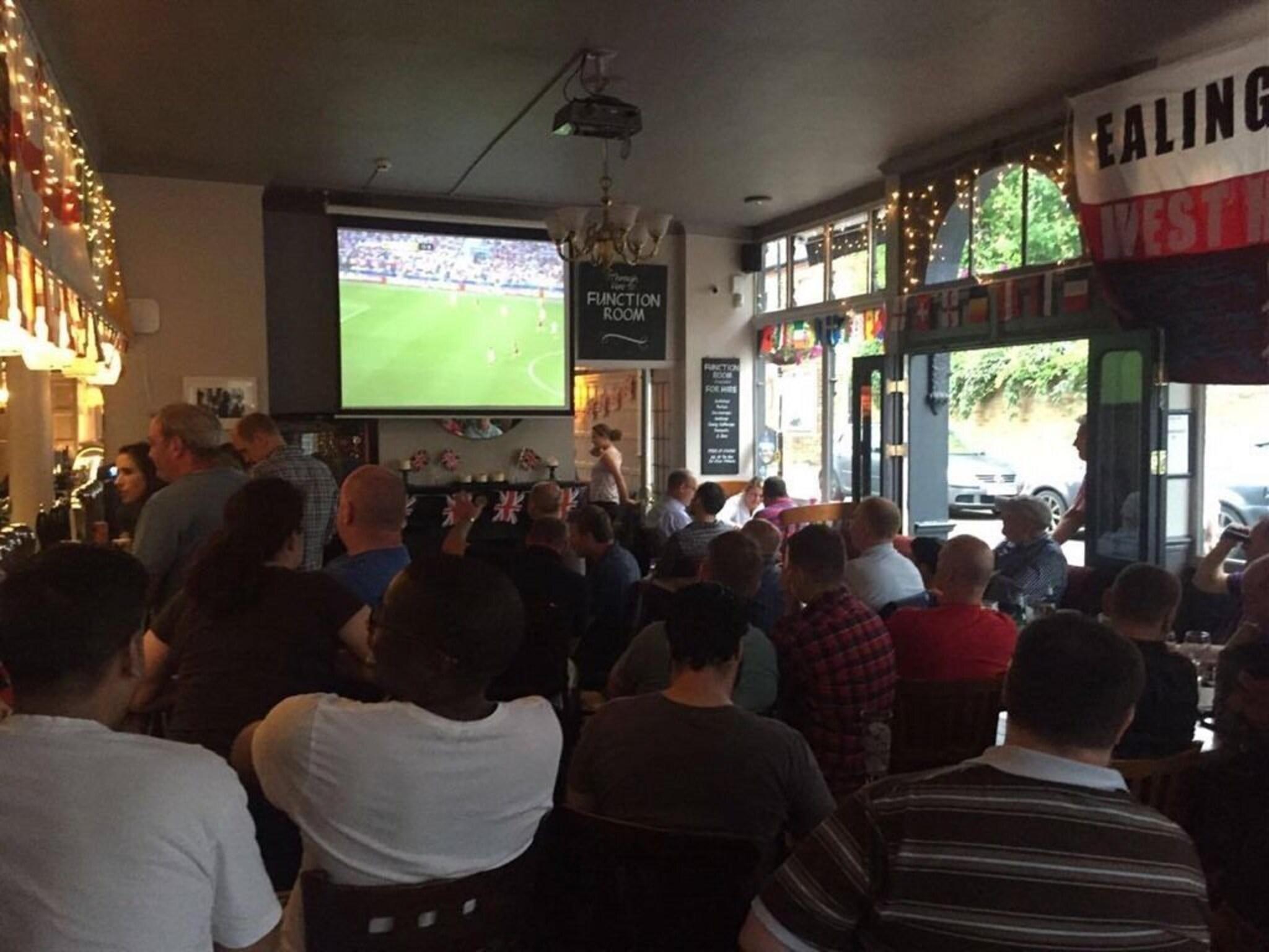 The Kings Arms by null