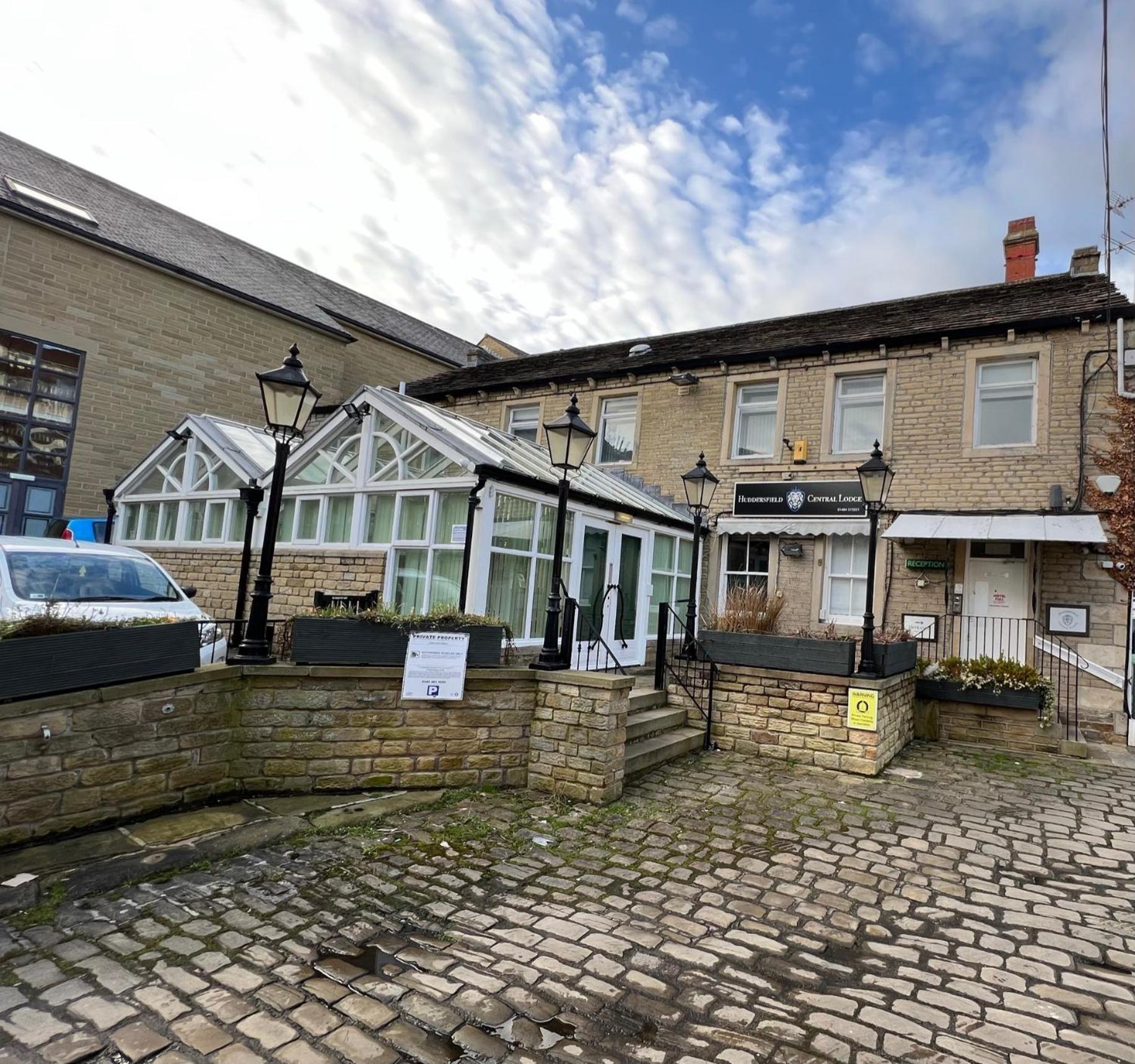 Huddersfield Central Lodge Hotel