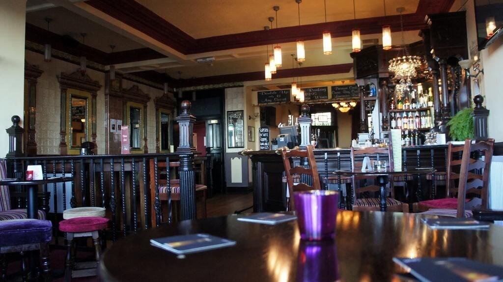 The Royal Hotel   Rooms