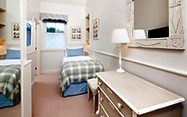 Loch Lomond Arms by null