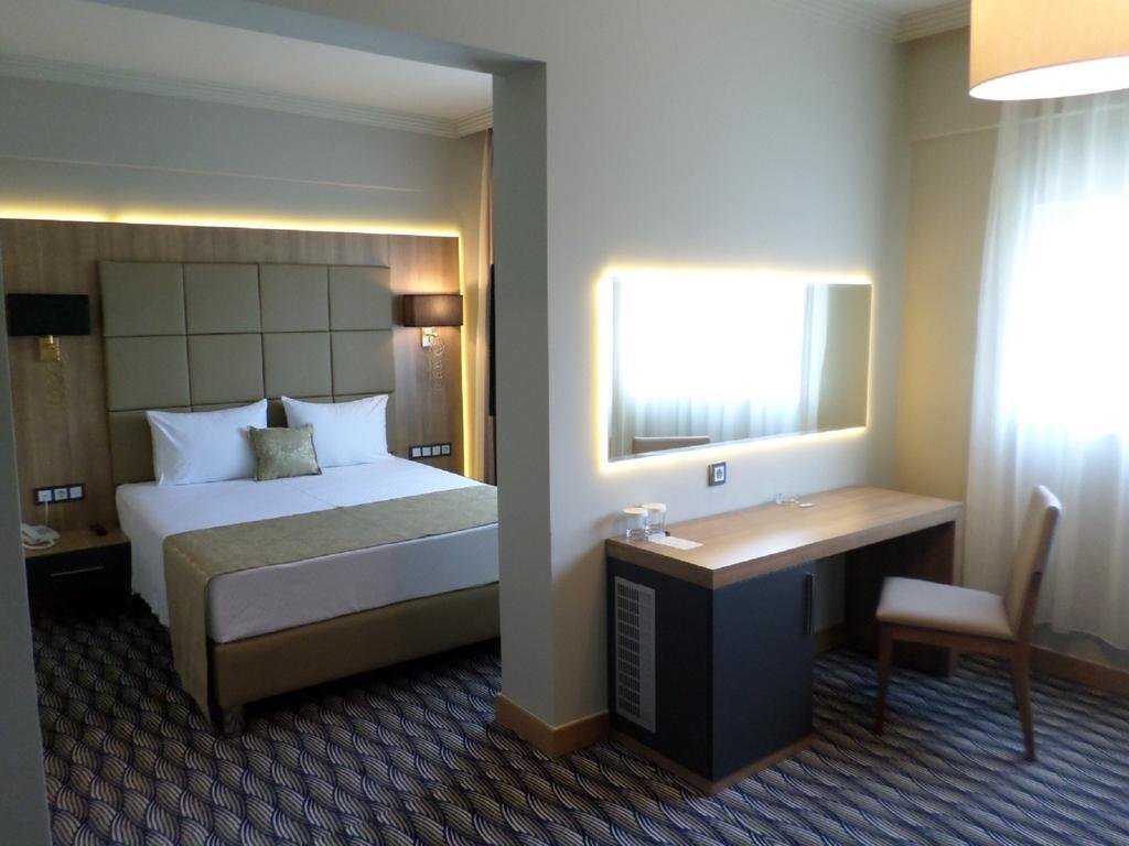 City Live Hotel - Poză