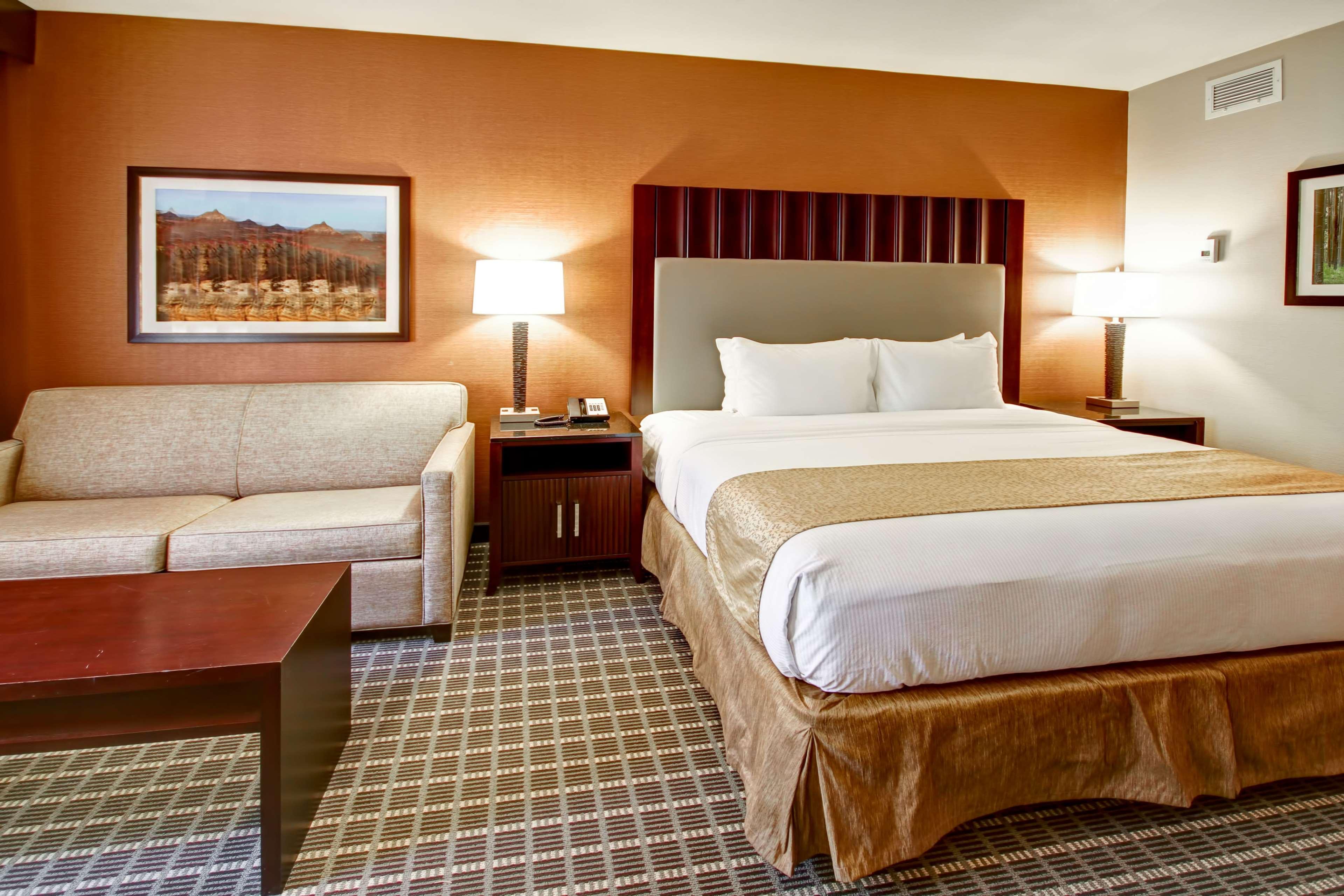 DoubleTree by Hilton Hotel Flagstaff Room Type - 1 KING ROOM W SOFA SLEEPER