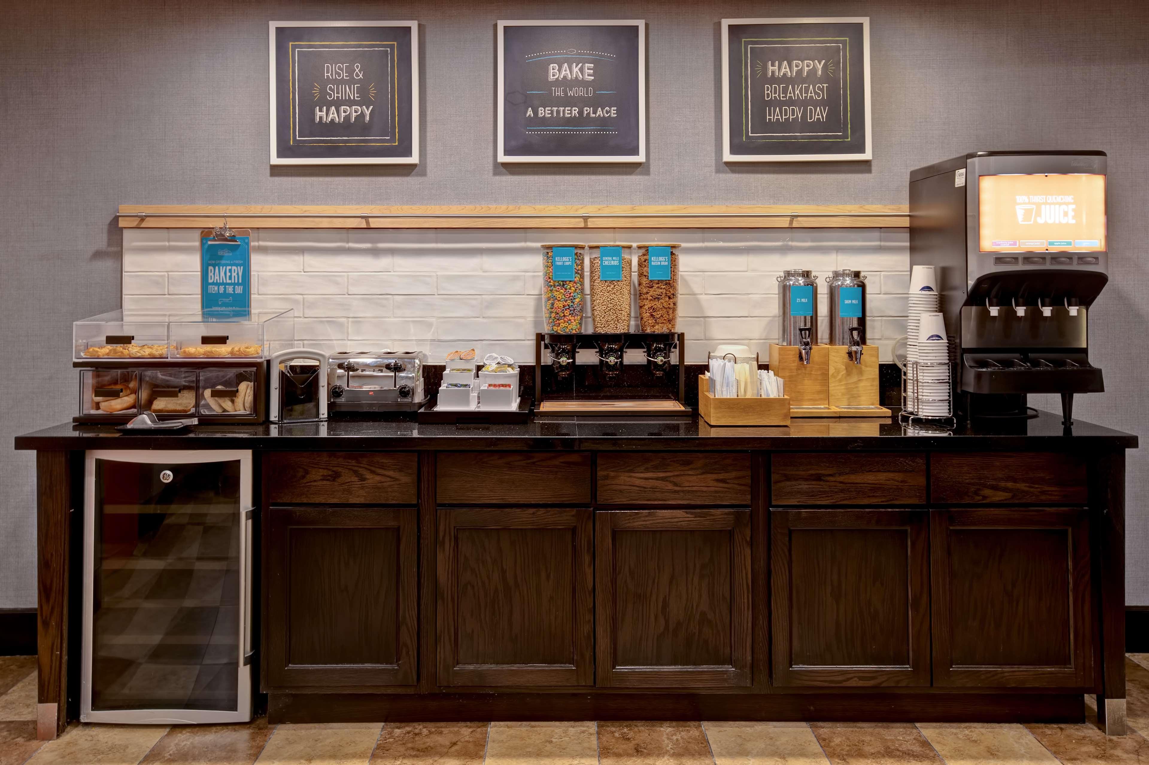 Hampton Inn-Dekalb (Near The University)
