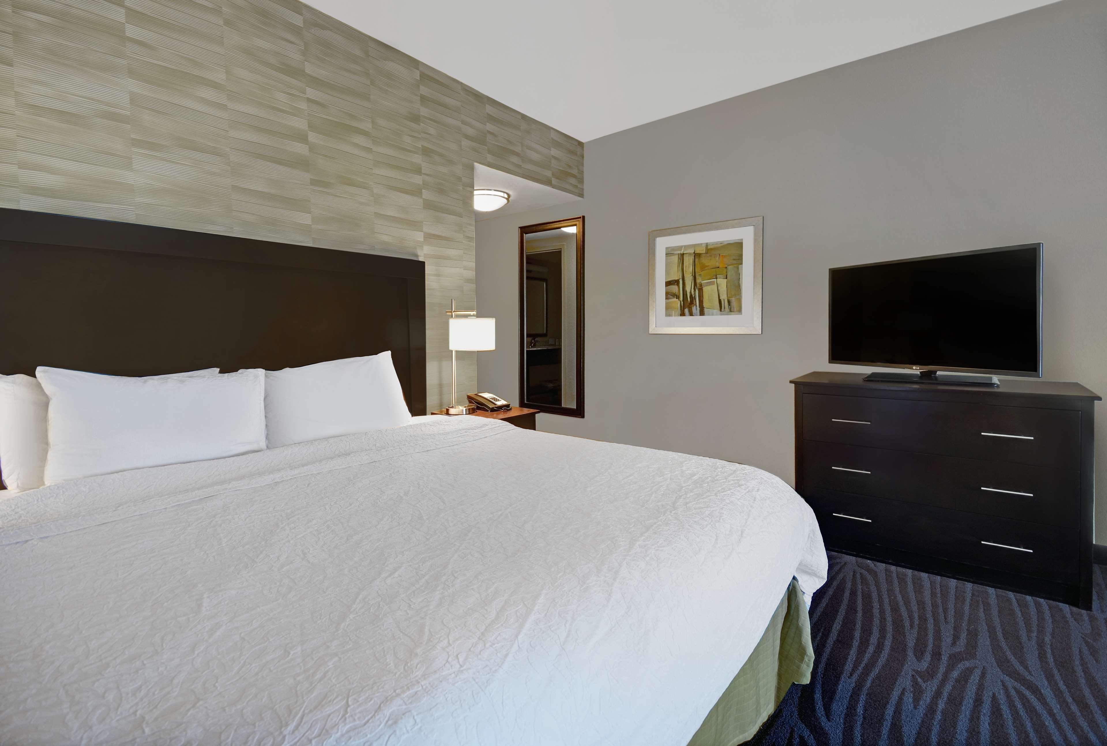 Hampton Inn & Suites Robbinsville