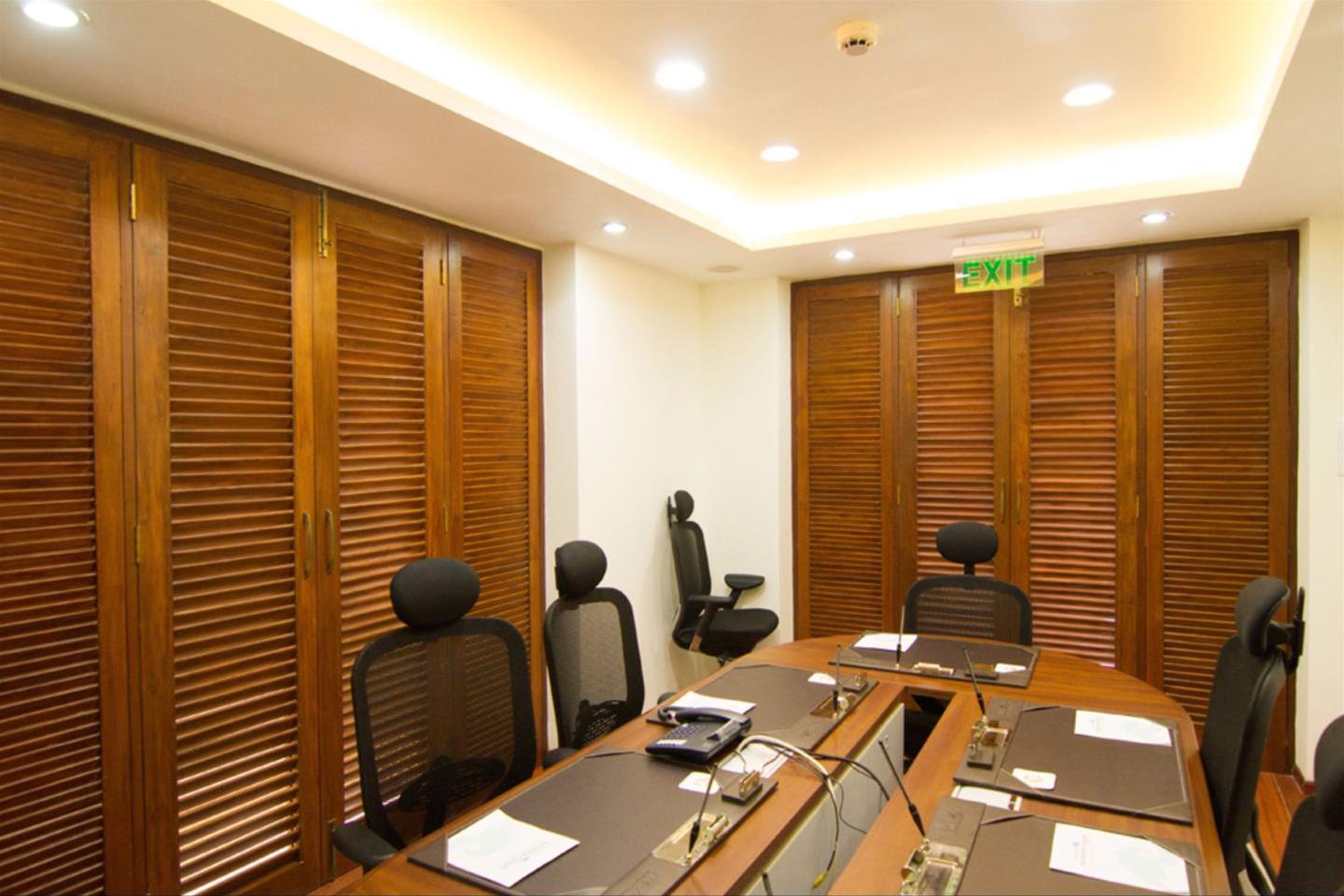 Acron Waterfront Resort - photo