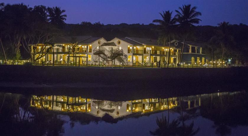 Acron Waterfront Resort - photo