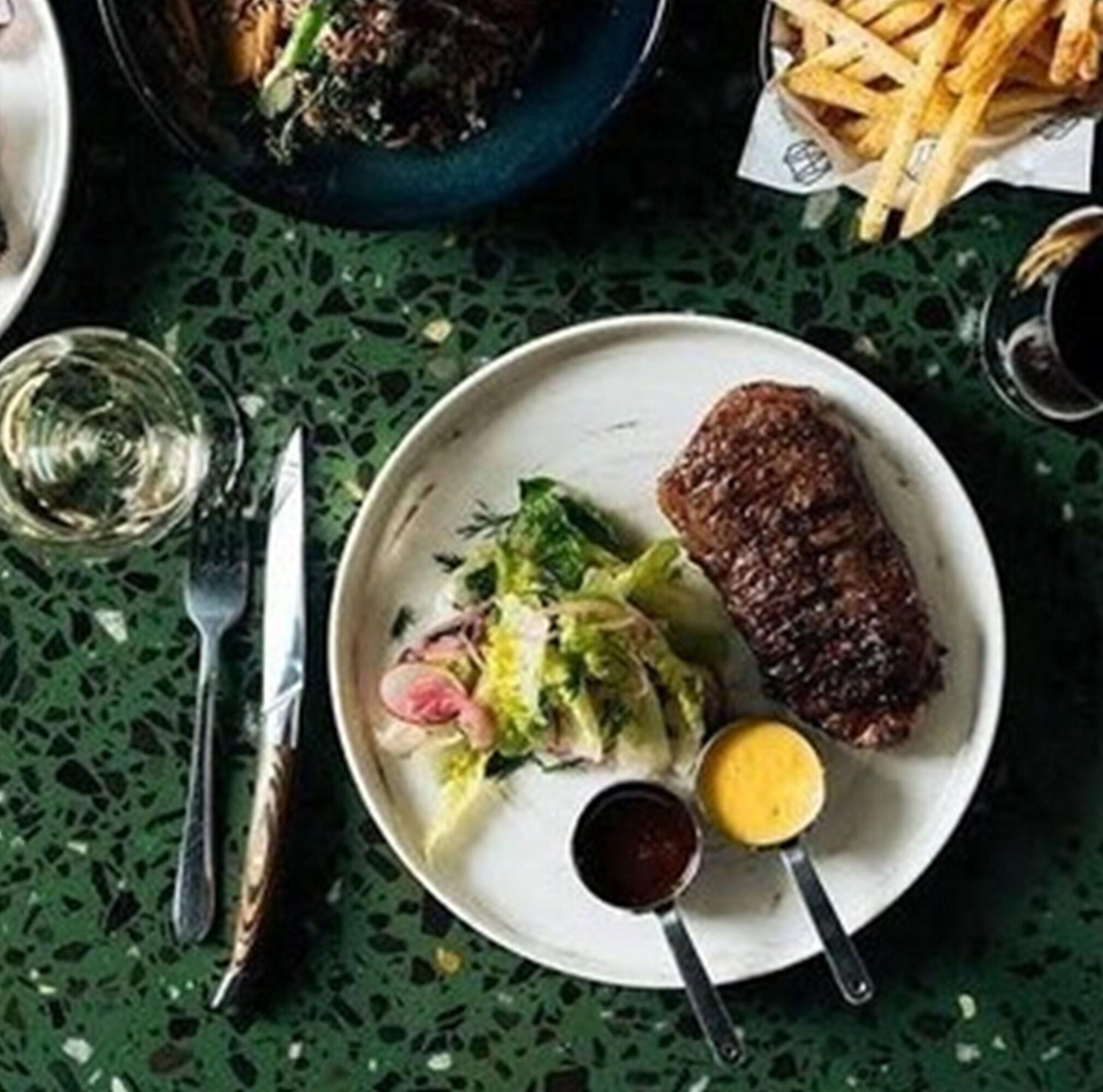 Middle Park Hotel by null