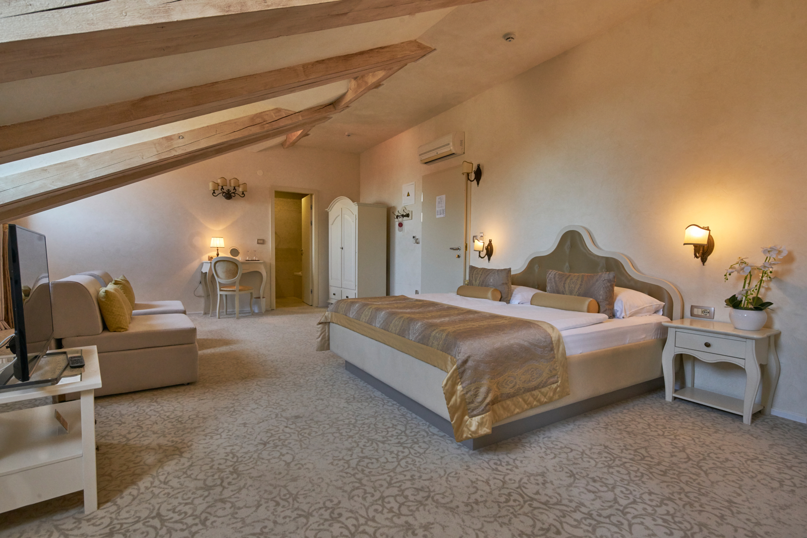 Heritage Hotel Life Palace by null