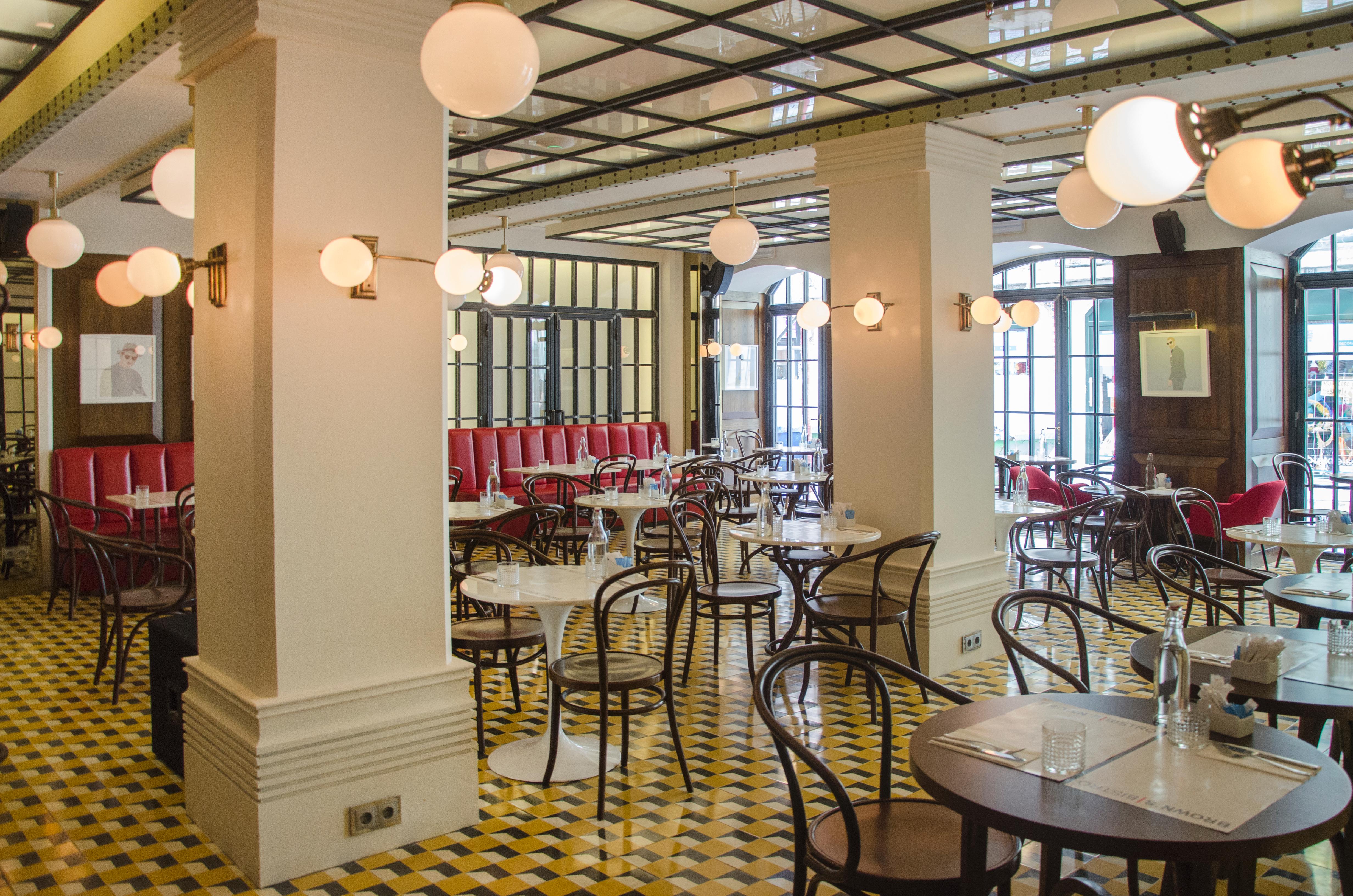 Browns Central Hotel - фото