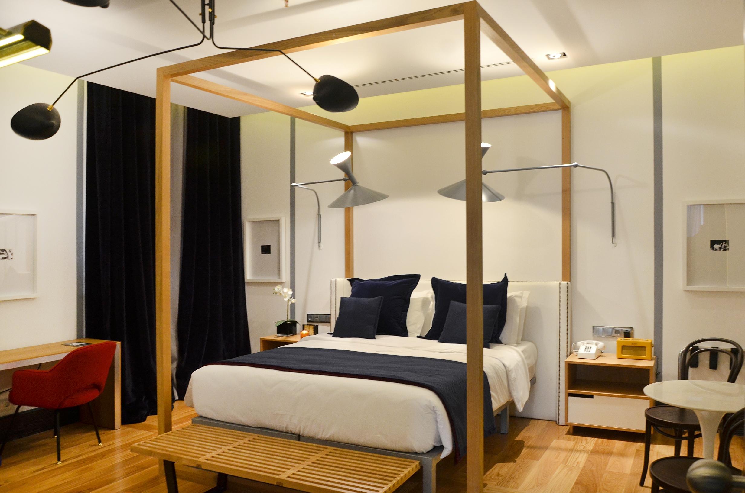 Browns Central Hotel - фото