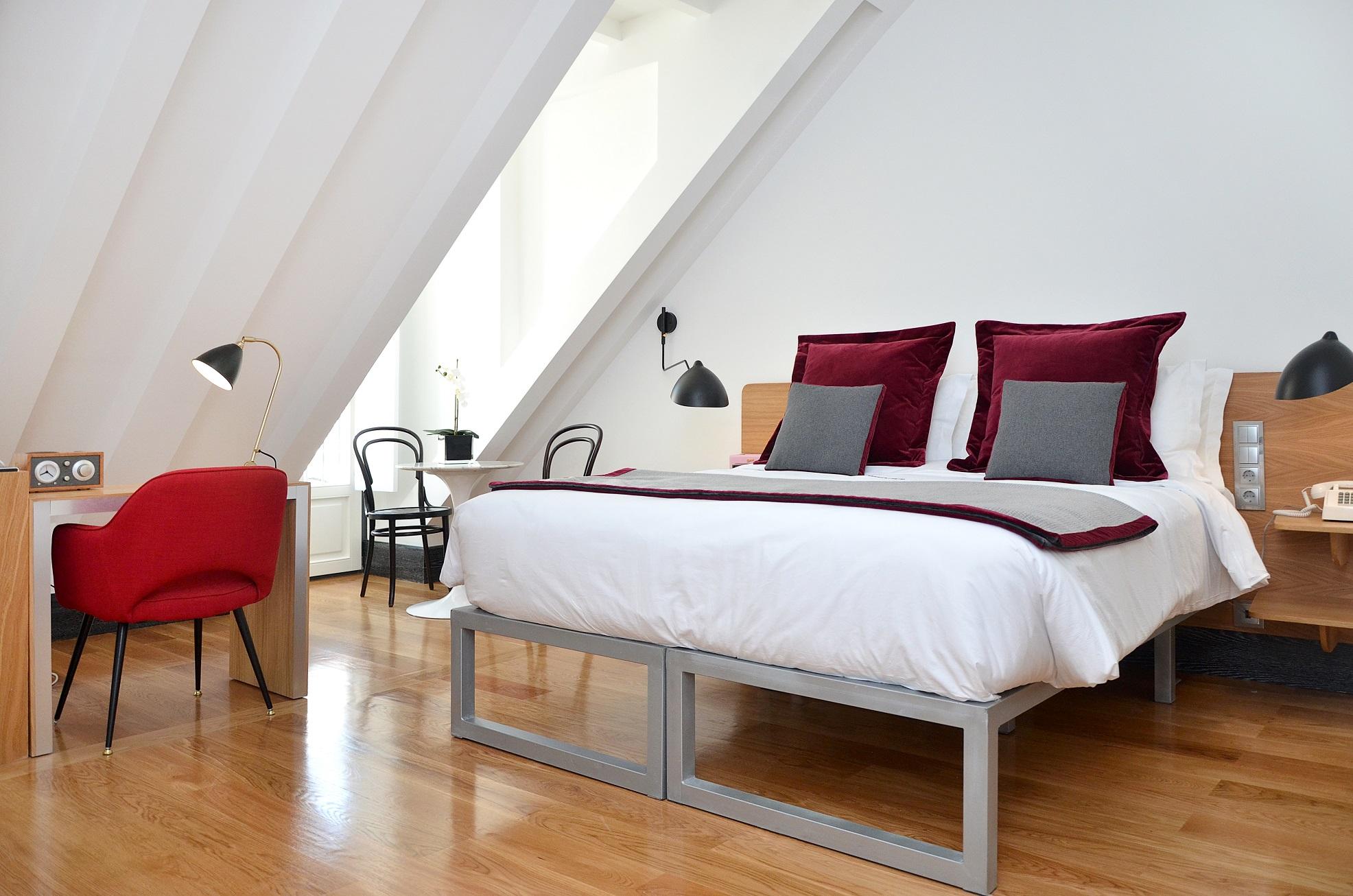 Browns Central Hotel - фото