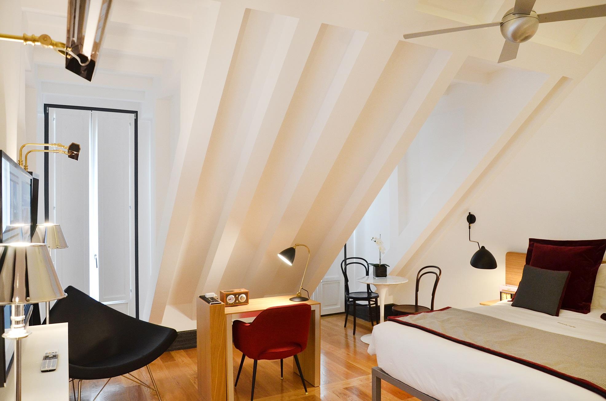 Browns Central Hotel - фото