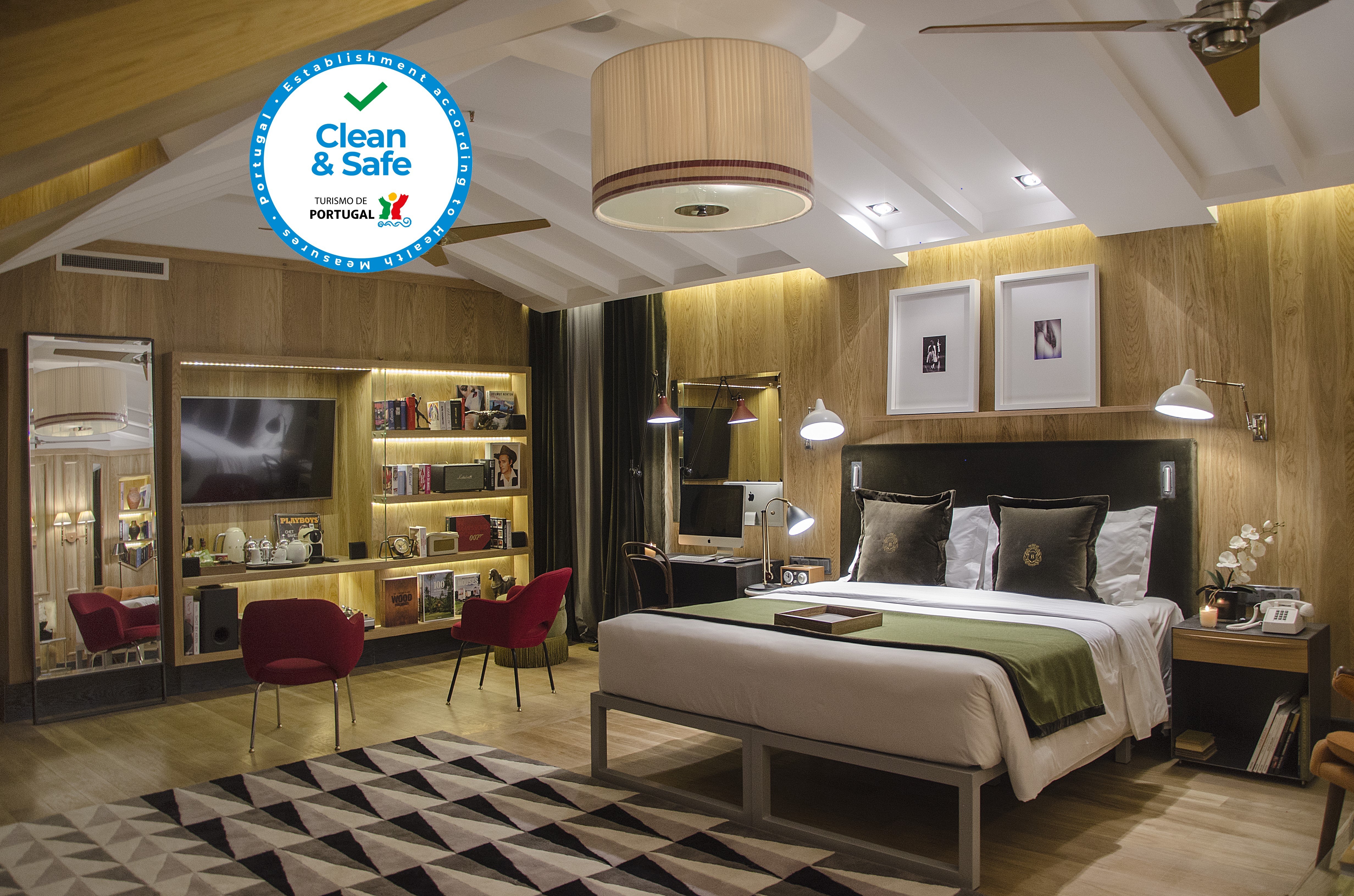 Browns Central Hotel - фото